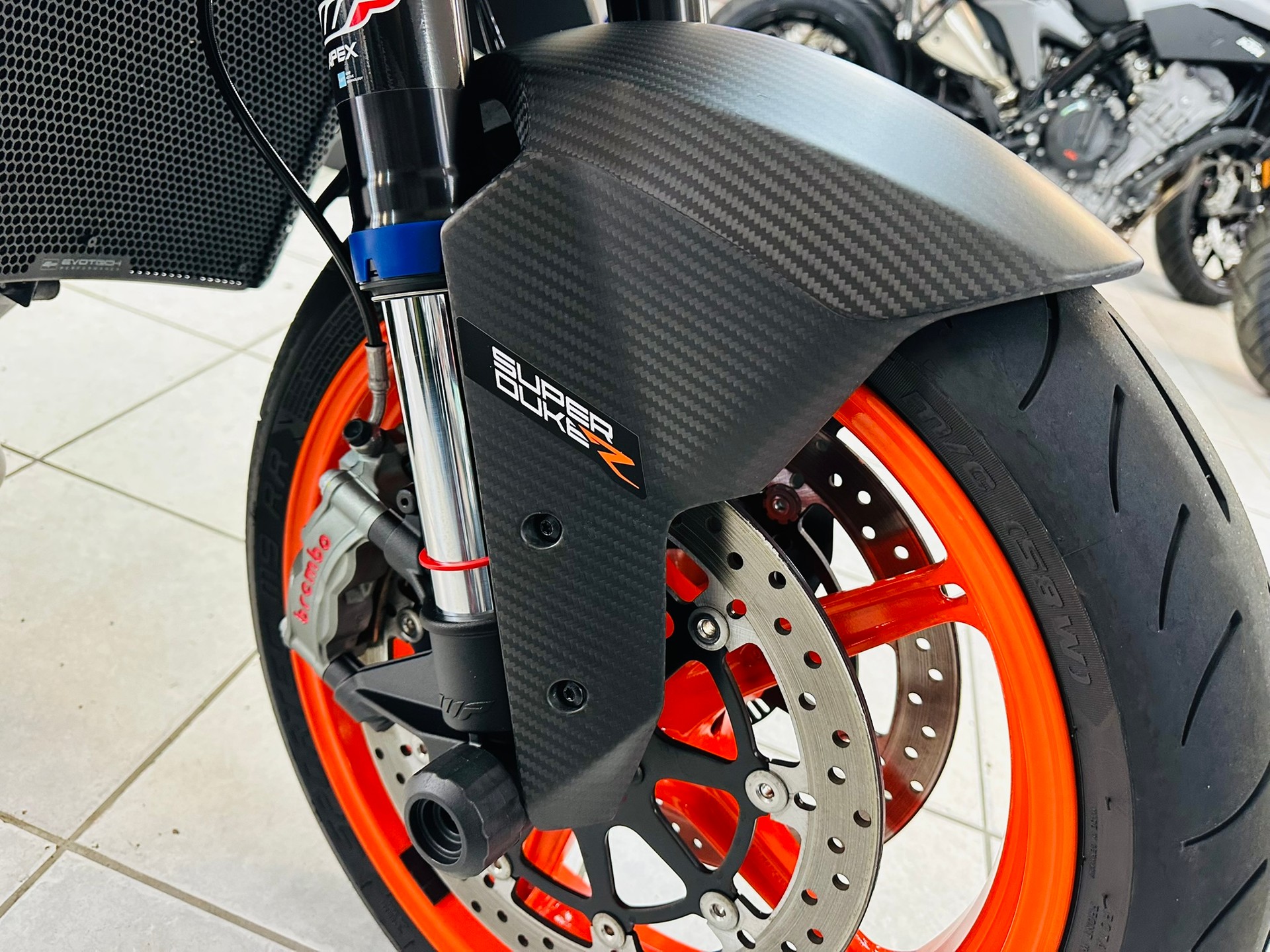 KTM 1290 Super Duke R EVO-showroom-element-3