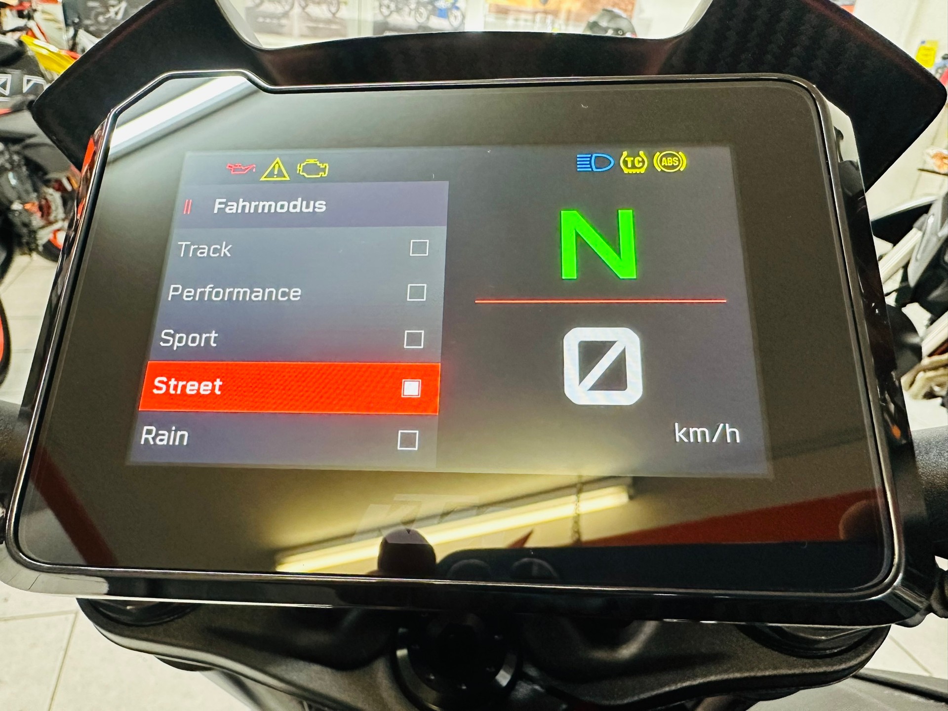 KTM 1290 Super Duke R EVO-image-9
