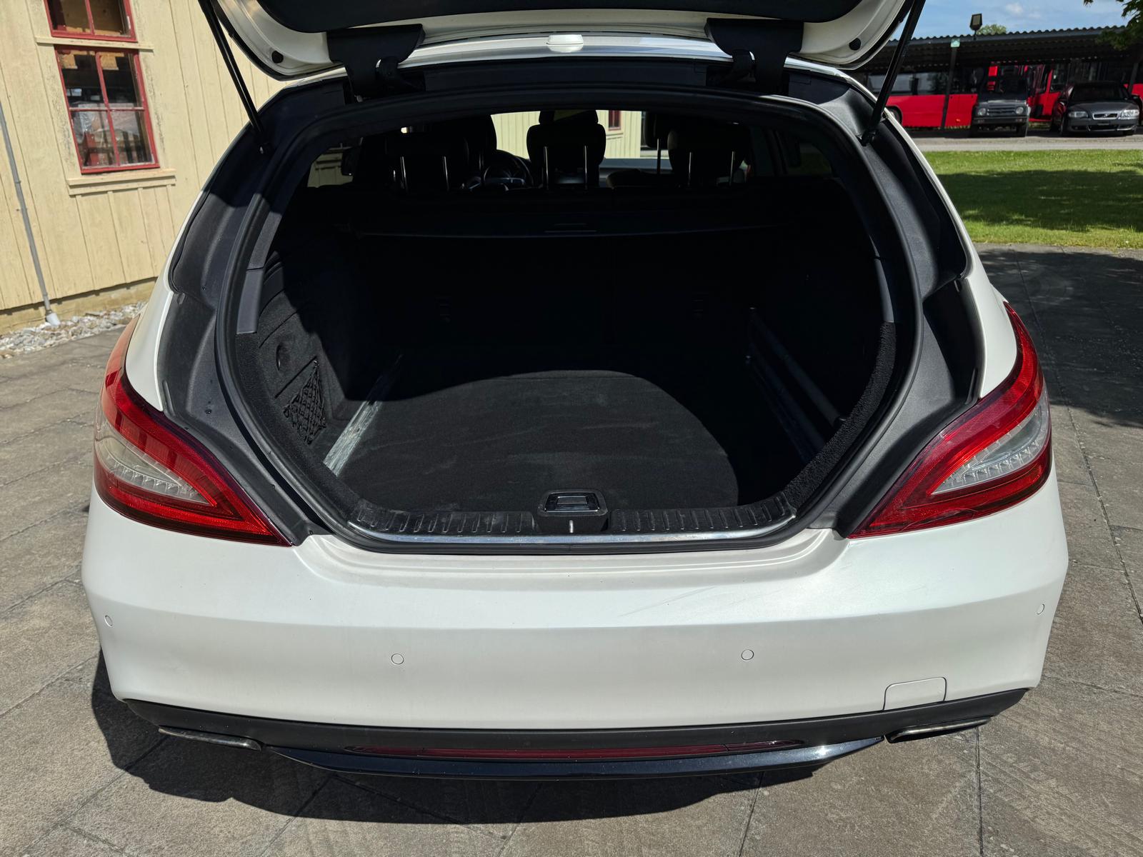 MERCEDES-BENZ CLS Shooting Brake 350 BlueTEC 4Matic 7G-Tronic-image-8