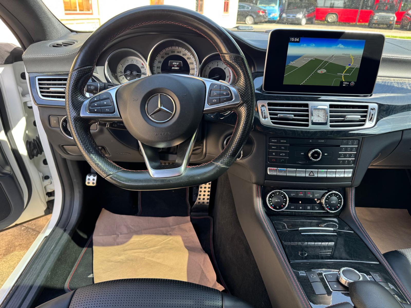 MERCEDES-BENZ CLS Shooting Brake 350 BlueTEC 4Matic 7G-Tronic-image-13