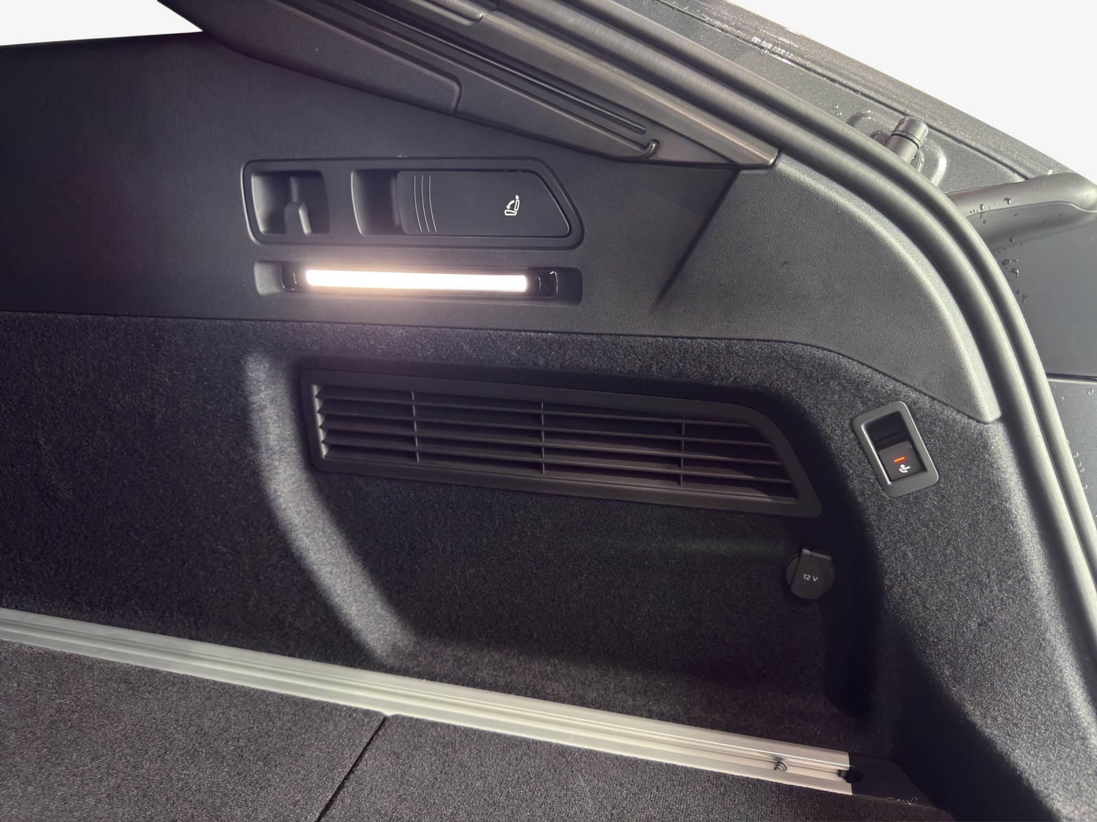 AUDI A6 Avant TFSI quattro 270 kW S tronic-image-6