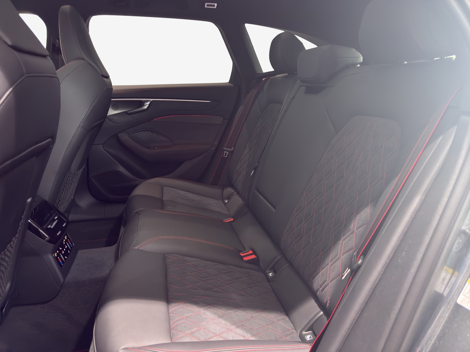 AUDI A6 Avant TFSI quattro 270 kW S tronic-image-14