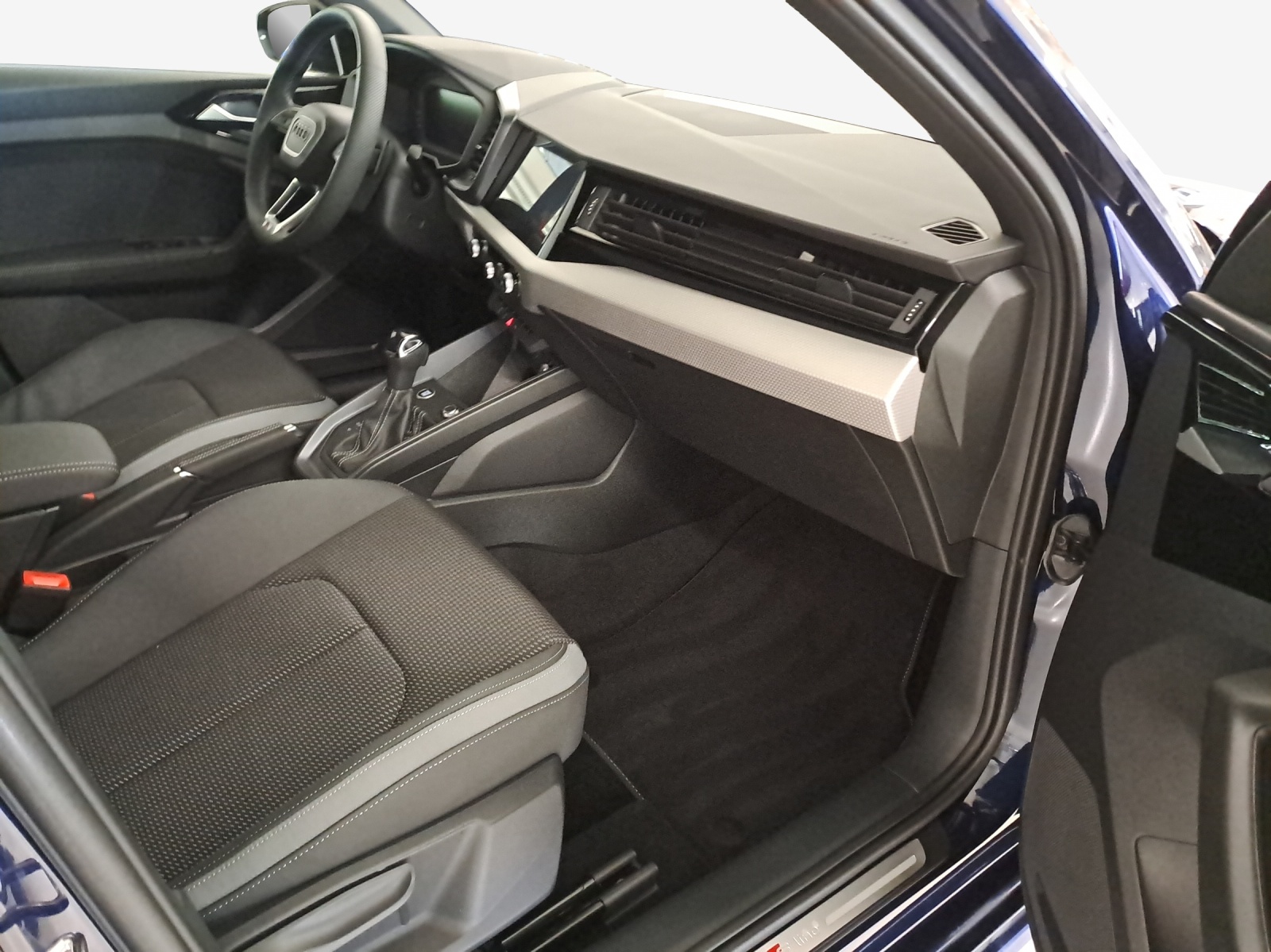 AUDI A1 Sportback 30 TFSI S Line Attraction S-tronic-image-13