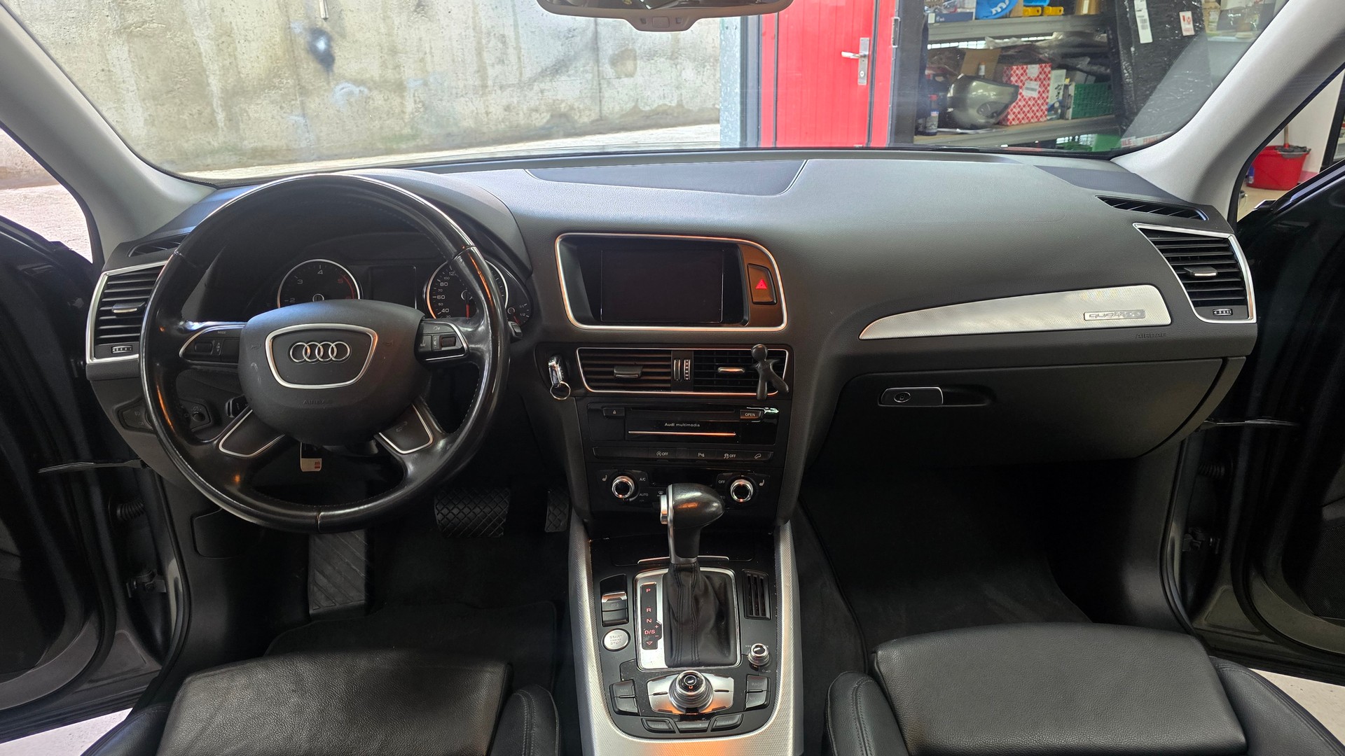 AUDI Q5 2.0 TDI quattro S-tronic-image-18