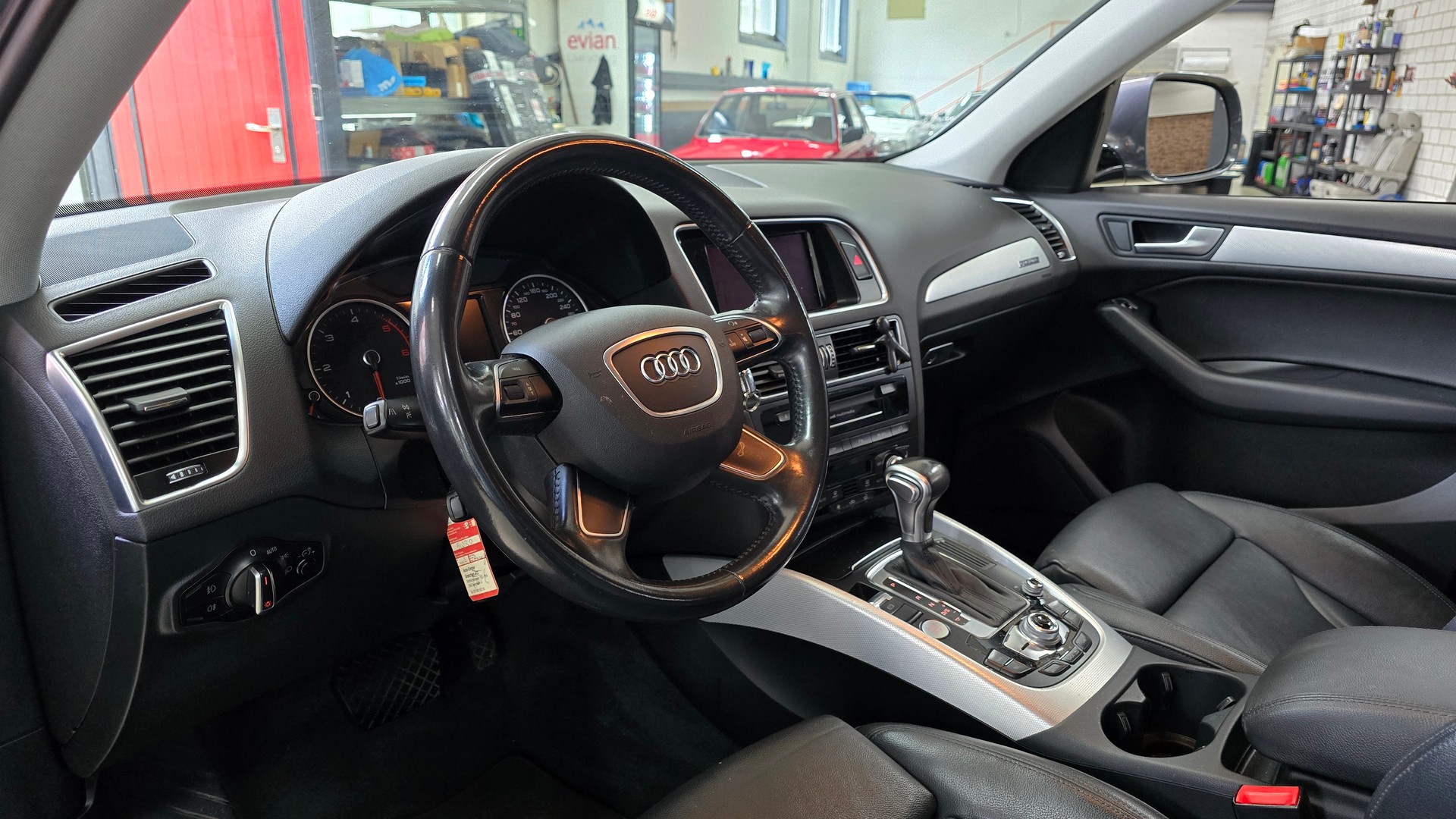 AUDI Q5 2.0 TDI quattro S-tronic-image-21
