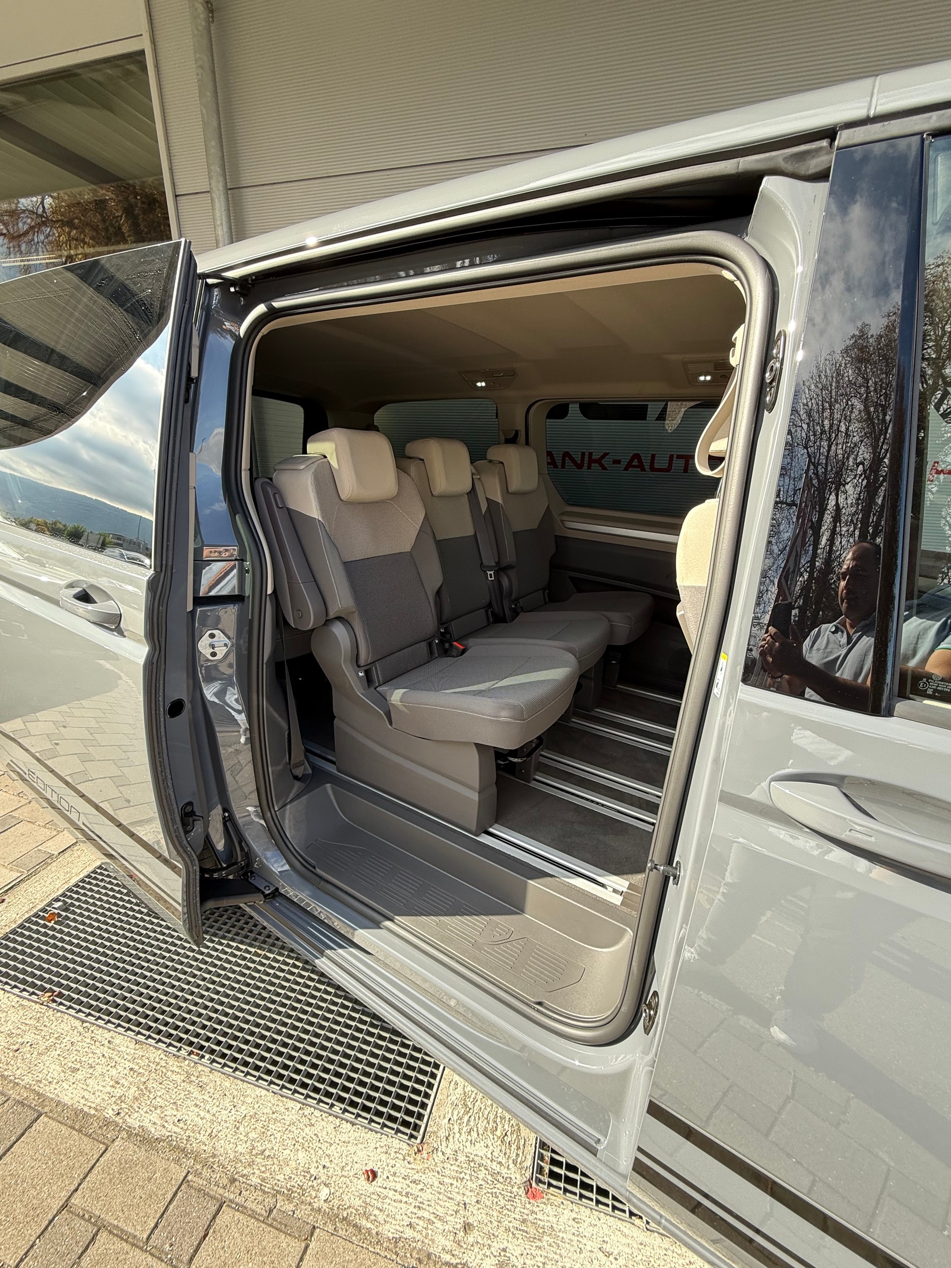 VW Multivan 2.0 TDI Life DSG Lang VENDUE / VERKAUFT-image-8