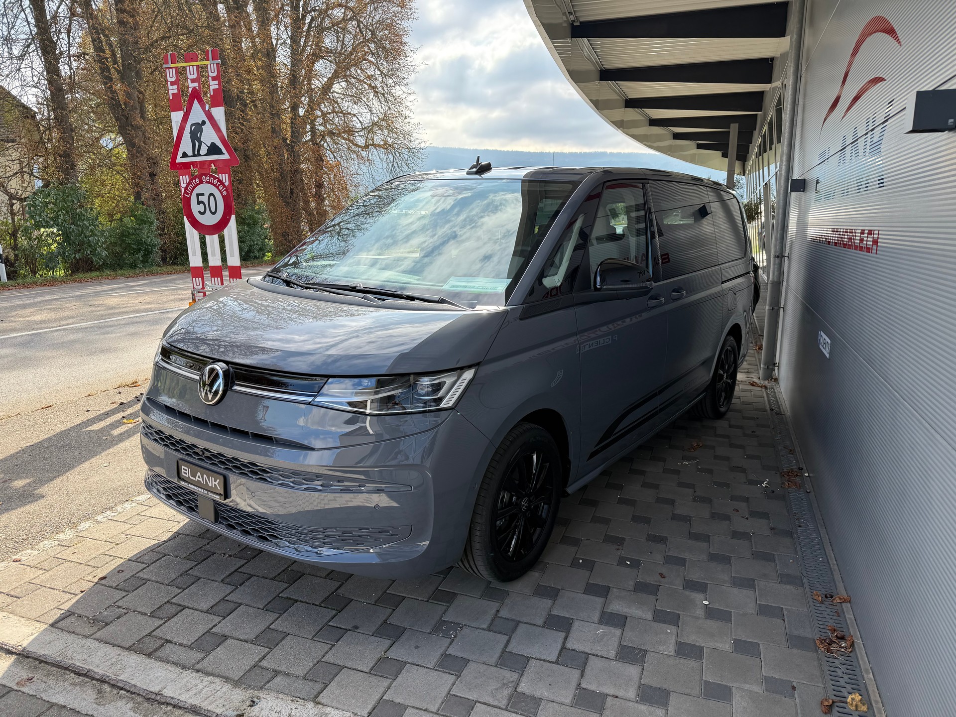 VW Multivan 2.0 TDI Life DSG Lang VENDUE / VERKAUFT-image-2