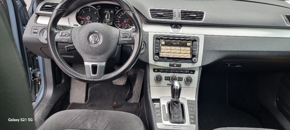 VW Passat Variant 2.0 TDI BMT Highline 4MDSG-image-14
