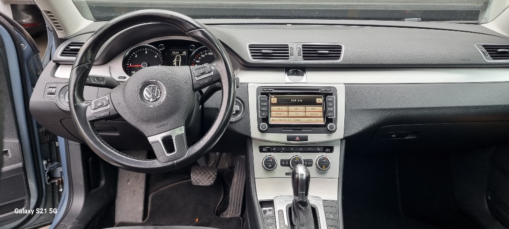 VW Passat Variant 2.0 TDI BMT Highline 4MDSG-image-12