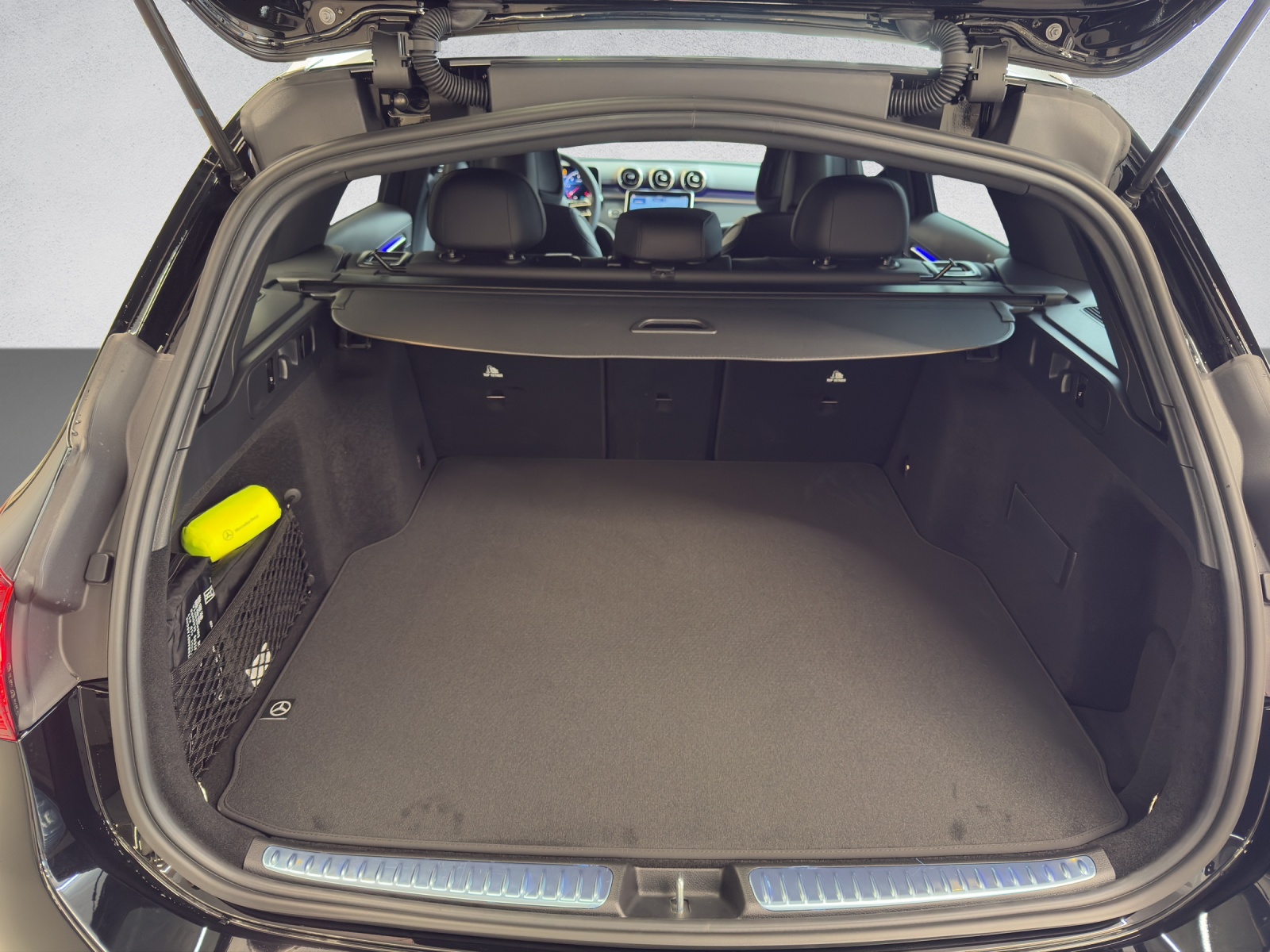 MERCEDES-BENZ C 220 d AMG Line 4Matic Swiss Star T-Modell-image-7