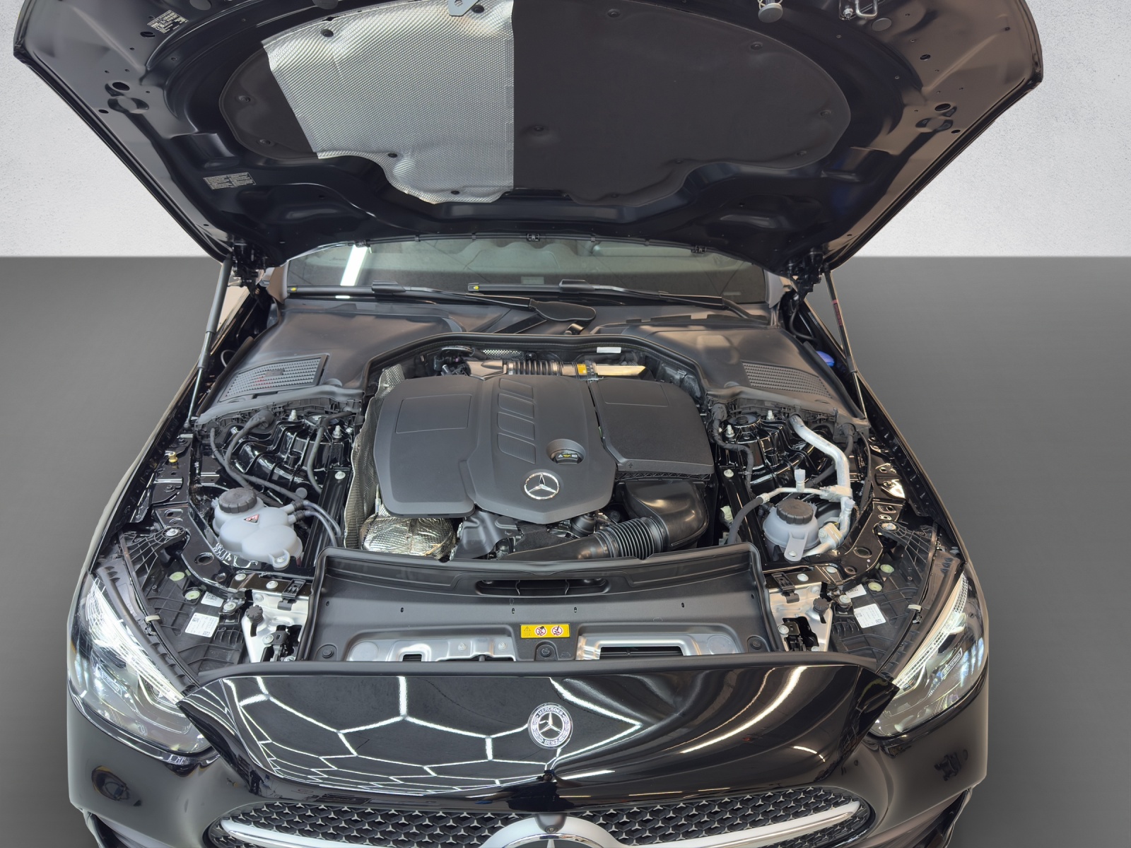 MERCEDES-BENZ C 220 d AMG Line 4Matic Swiss Star T-Modell-image-8