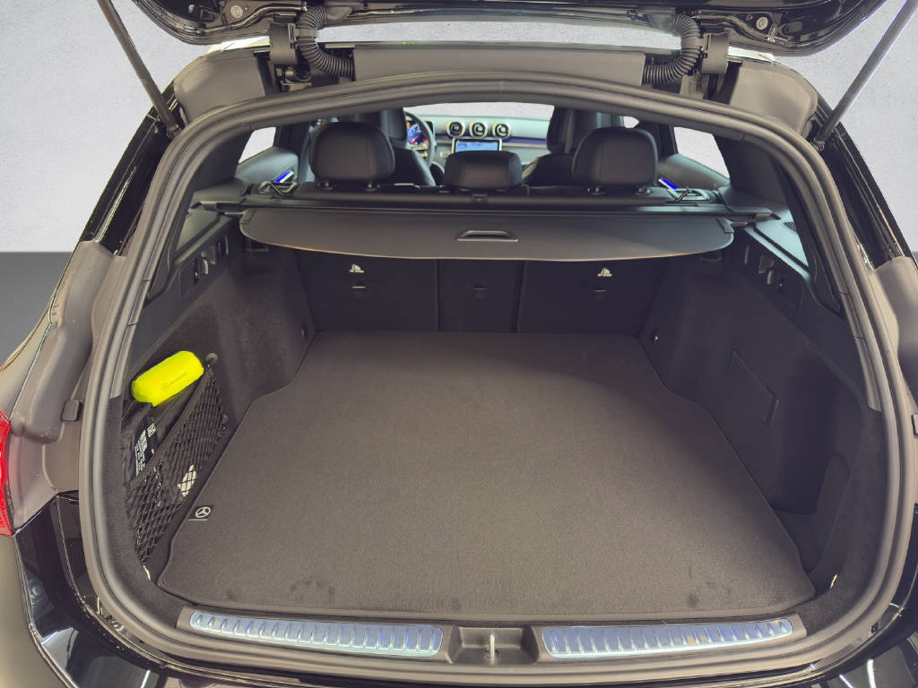 MERCEDES-BENZ C 220 d AMG Line 4Matic Swiss Star T-Modell-image-8