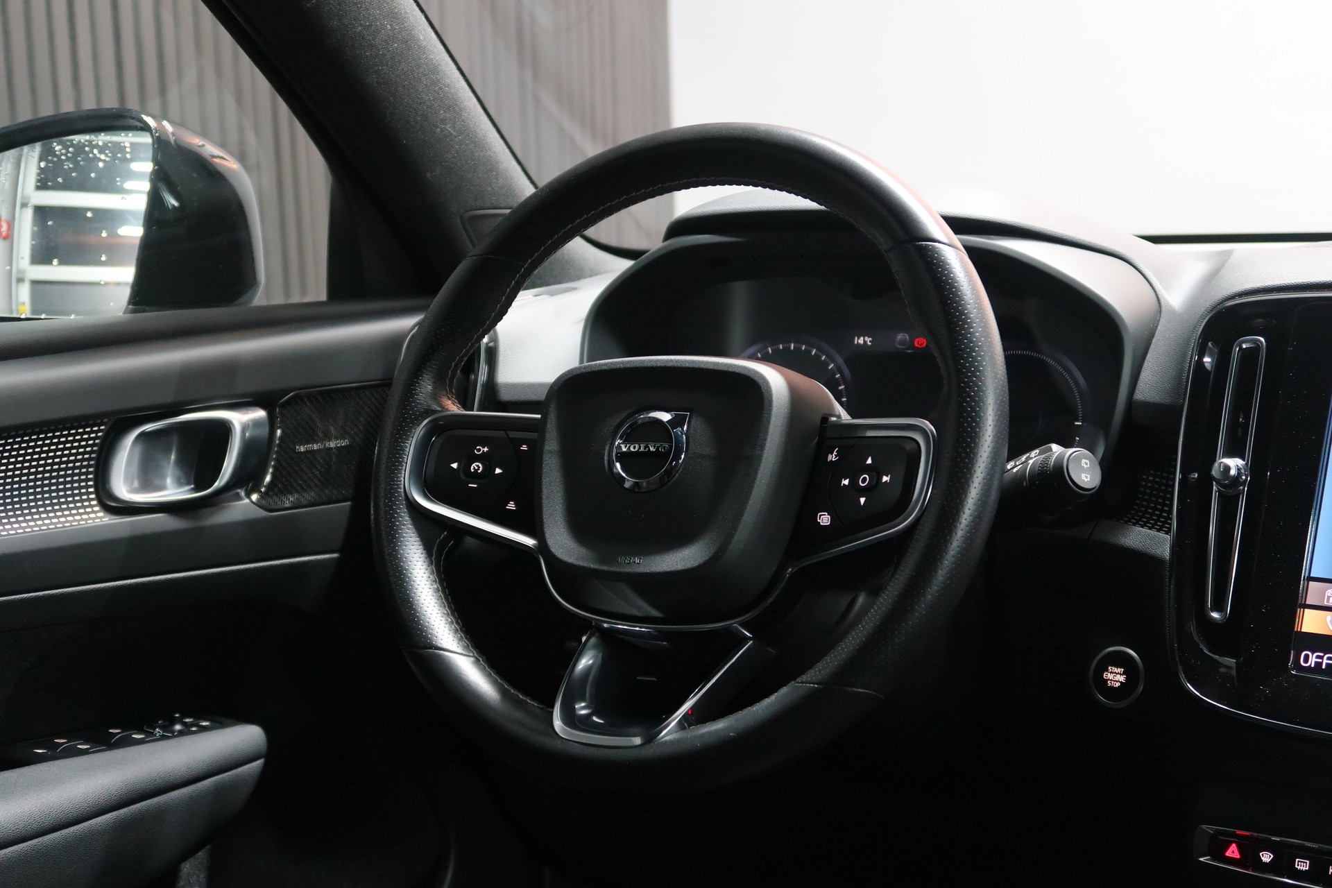 VOLVO XC40 T5 TwE R-Design DCT / CH / MFK / GARANTIE-image-21