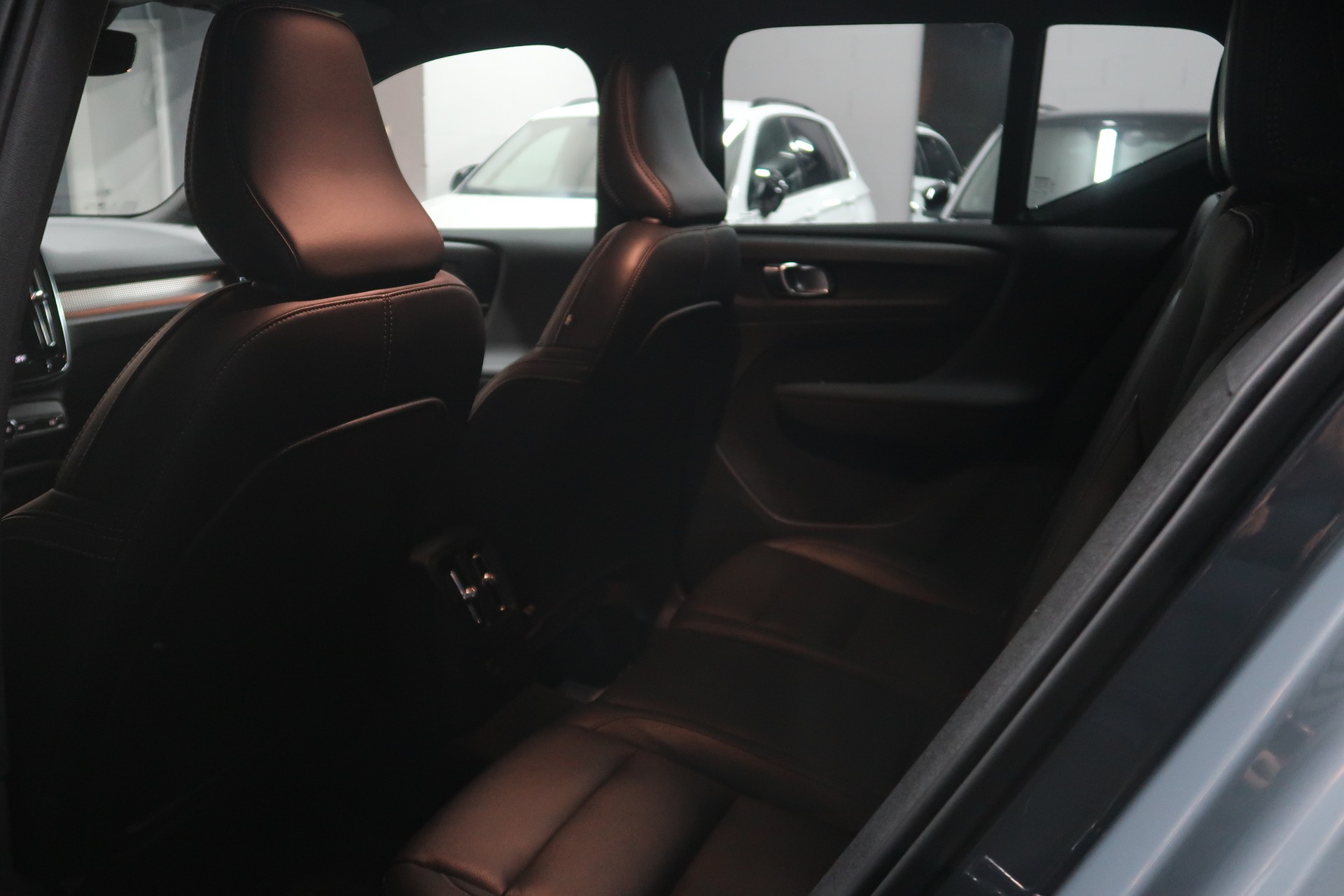 VOLVO XC40 T5 TwE R-Design DCT / CH / MFK / GARANTIE-image-15