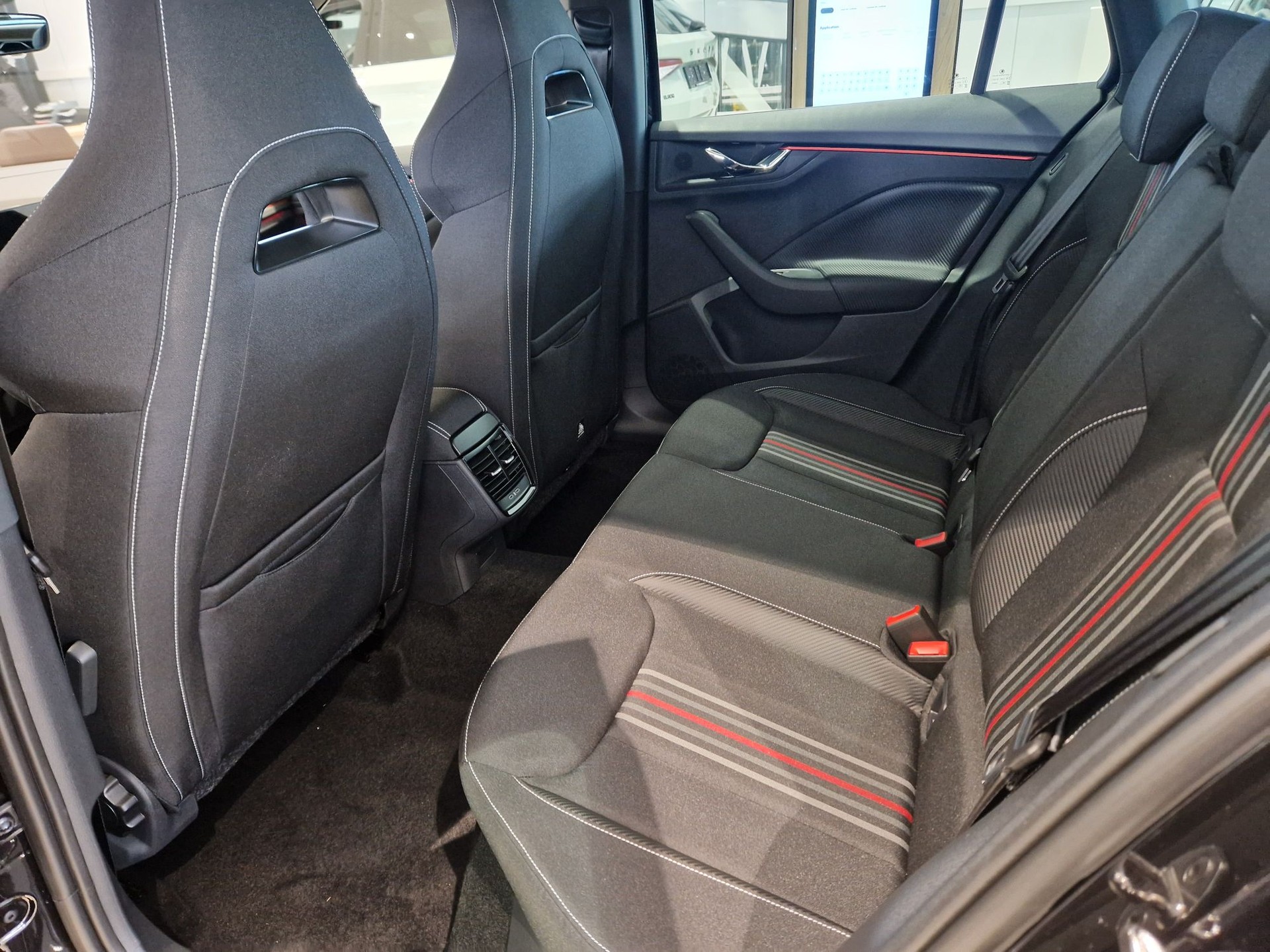SKODA Kamiq 1.0 TSI Monte Carlo DSG-image-7
