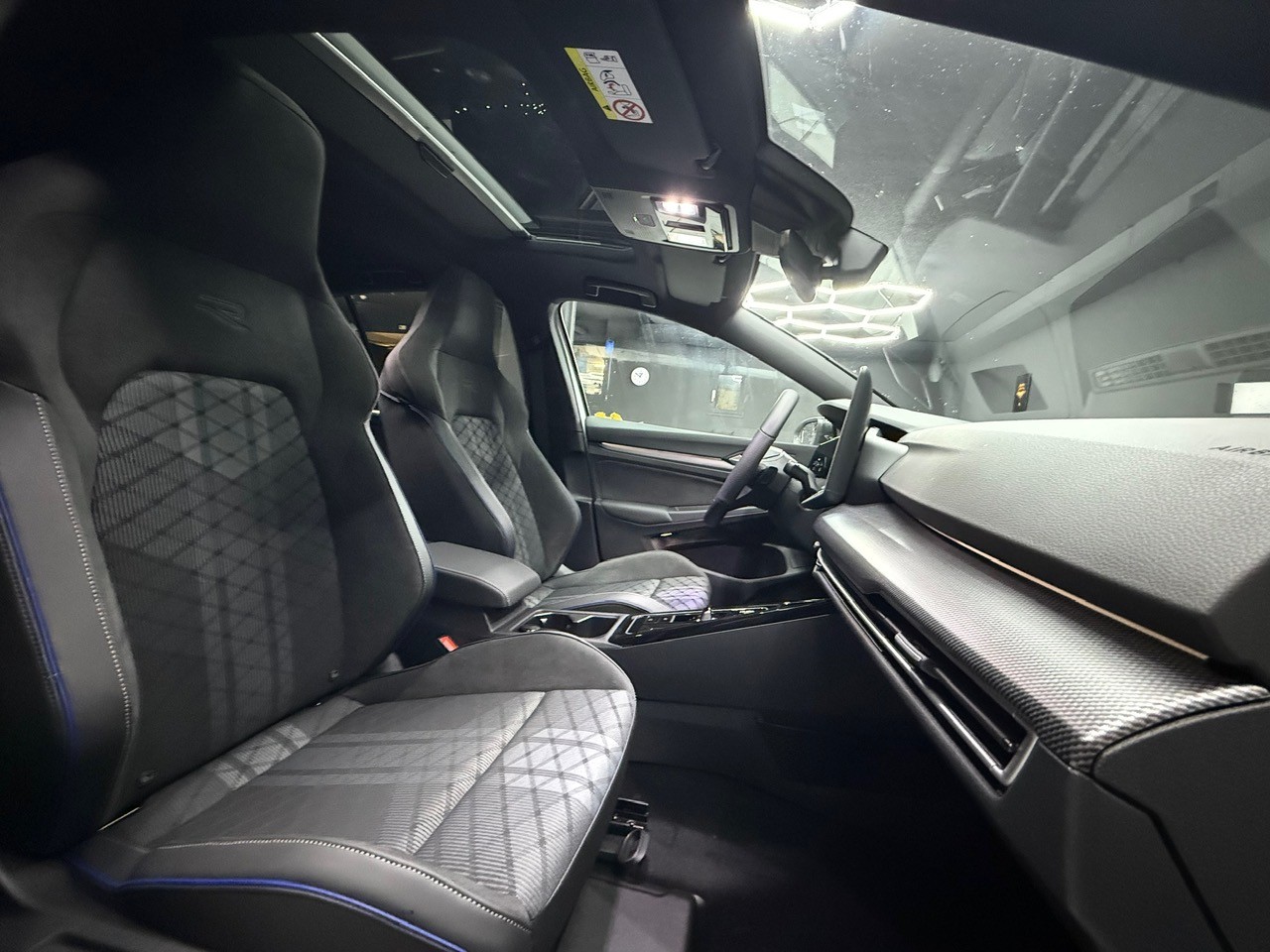 VW Golf 1.5 e TSI R-Line DSG-image-9