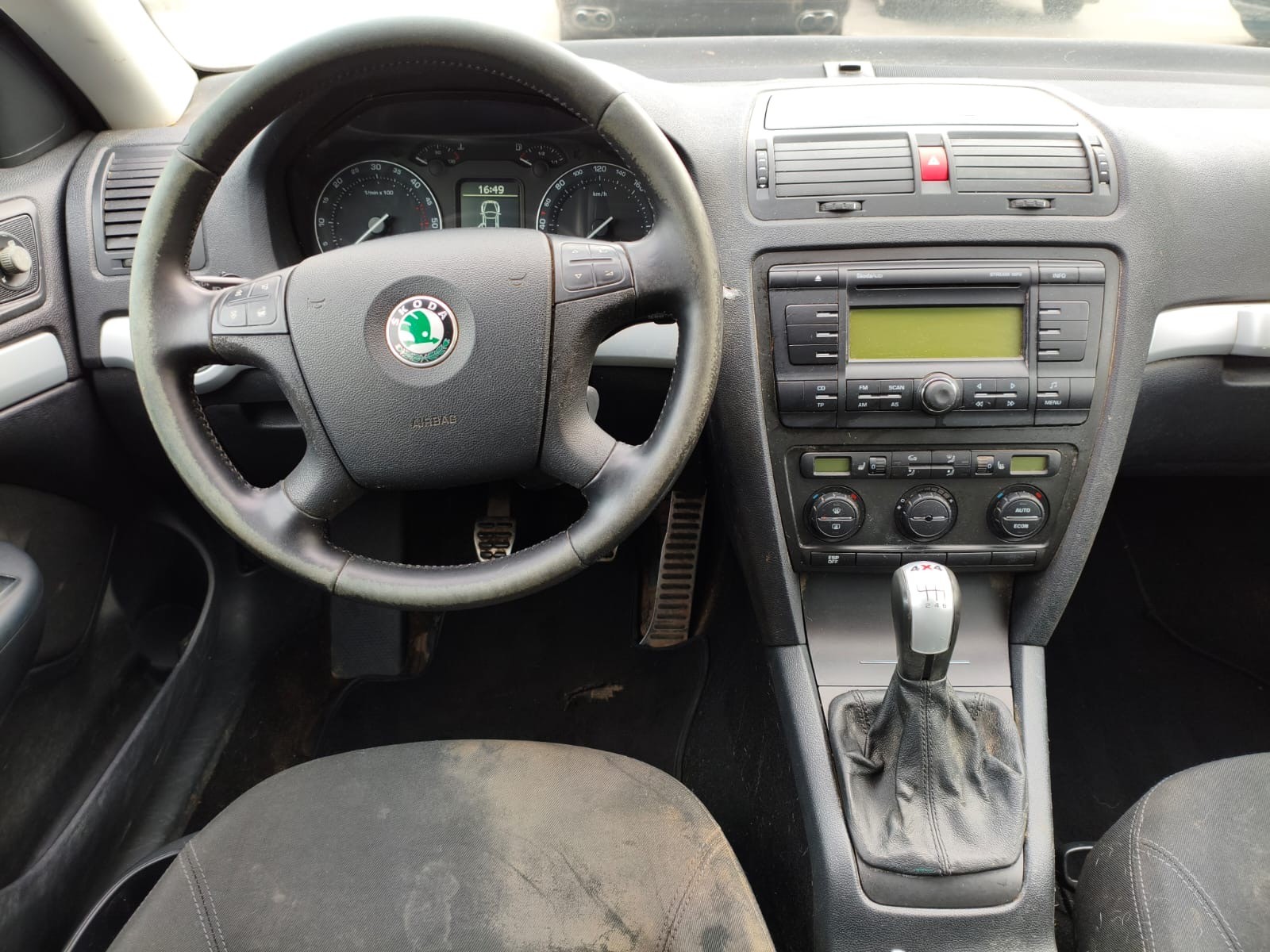 SKODA Octavia Scout 2.0 TDI 4x4-image-10