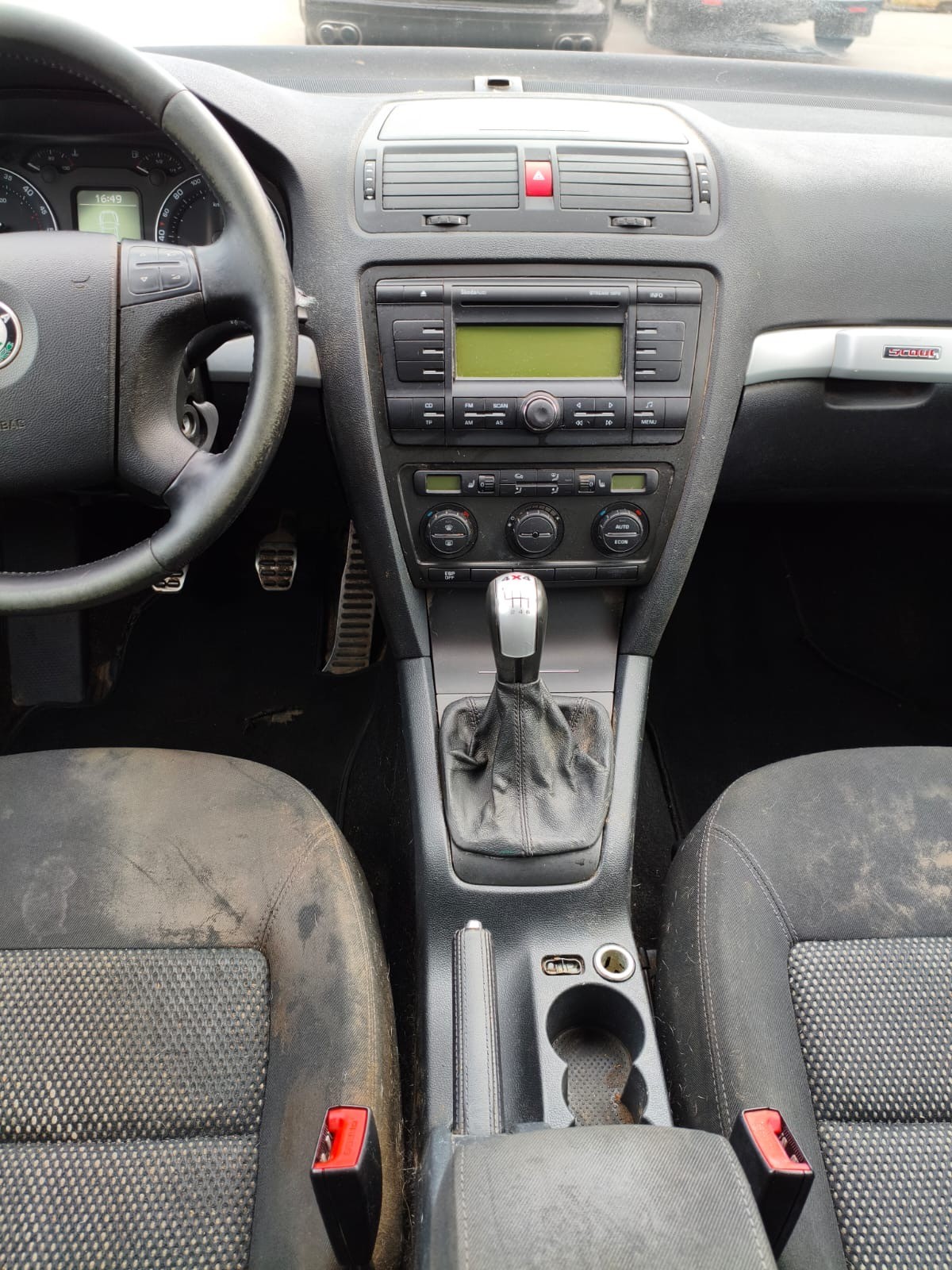 SKODA Octavia Scout 2.0 TDI 4x4-image-11