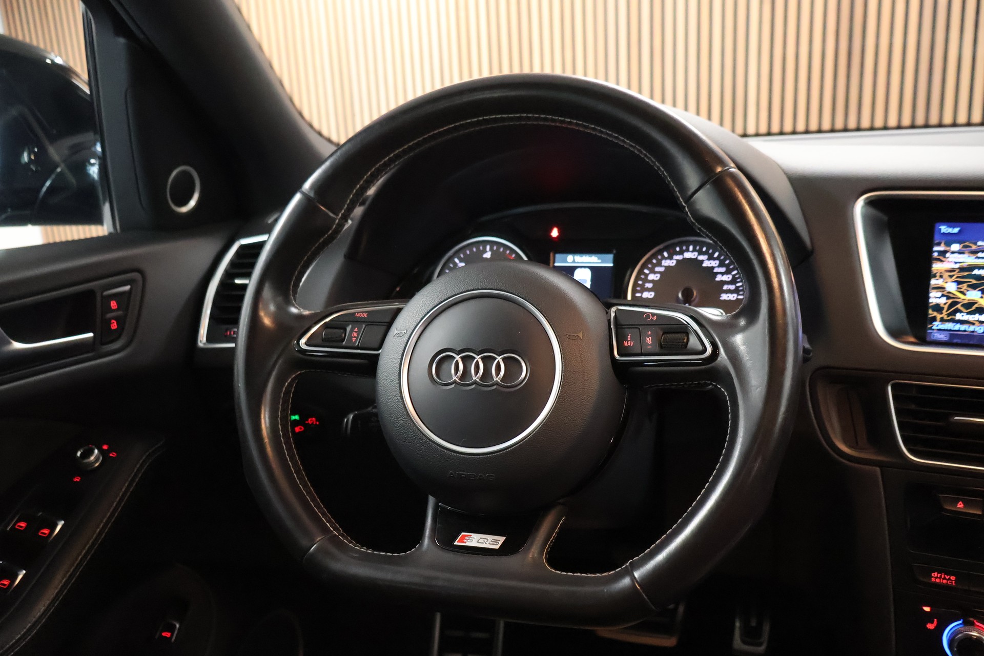 AUDI SQ5 Competition 3.0 TDI quattro tiptronic-image-16