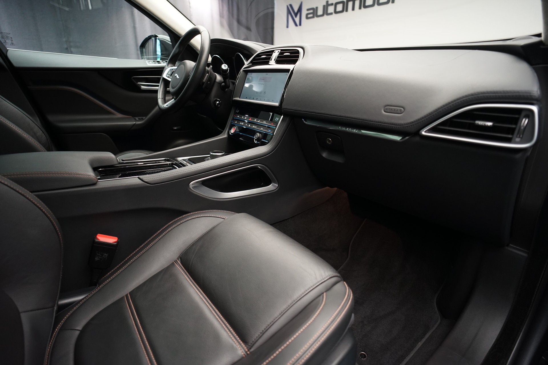 JAGUAR F-Pace 30t 2.0 Prestige AWD Automatik *CH-Fahrzeug* *Panoramadach* *Assistenzpaket-image-13