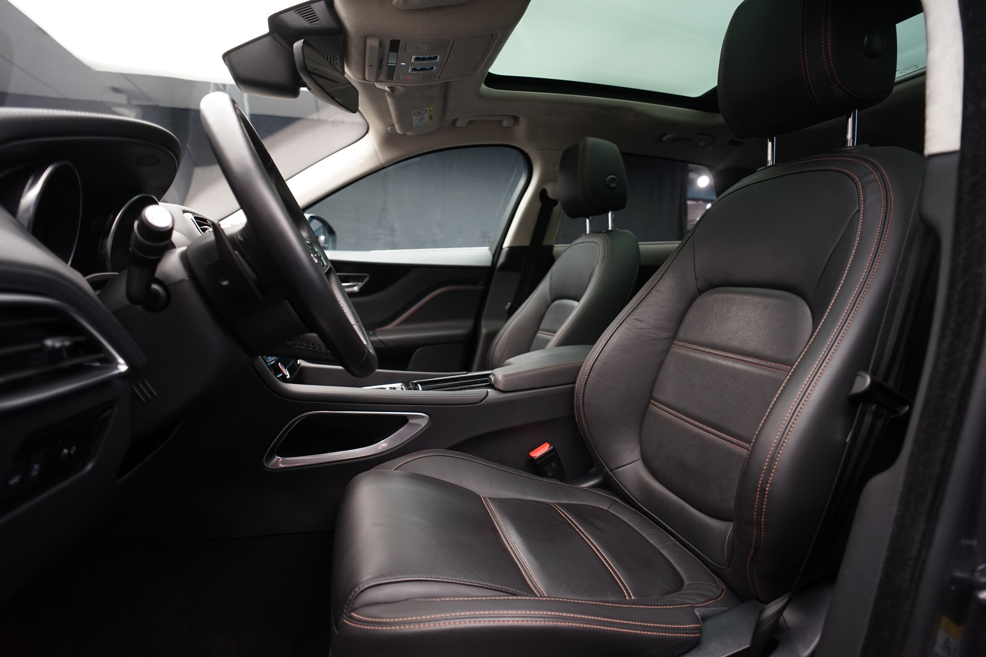 JAGUAR F-Pace 30t 2.0 Prestige AWD Automatik *CH-Fahrzeug* *Panoramadach* *Assistenzpaket-image-14