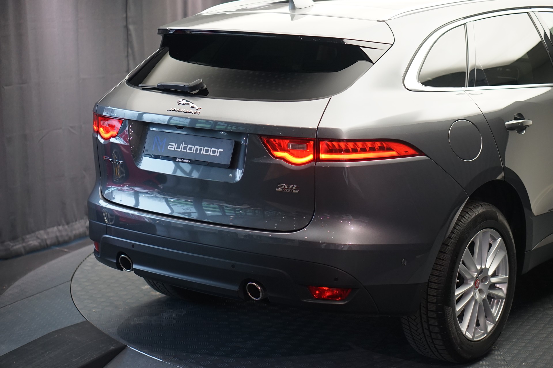 JAGUAR F-Pace 30t 2.0 Prestige AWD Automatik *CH-Fahrzeug* *Panoramadach* *Assistenzpaket-image-36