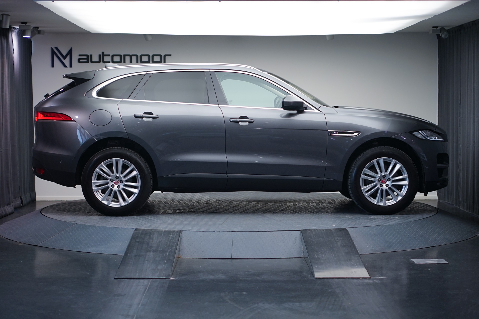 JAGUAR F-Pace 30t 2.0 Prestige AWD Automatik *CH-Fahrzeug* *Panoramadach* *Assistenzpaket-showroom-element-3