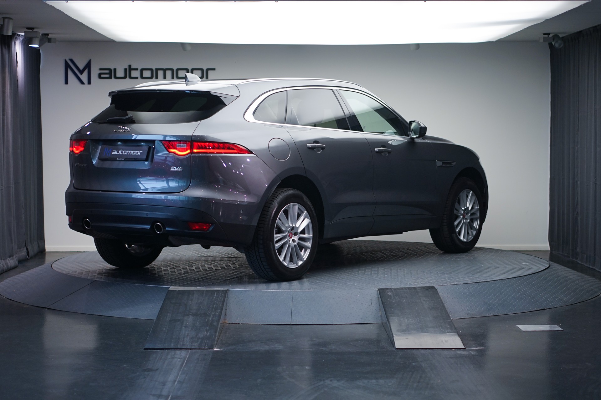 JAGUAR F-Pace 30t 2.0 Prestige AWD Automatik *CH-Fahrzeug* *Panoramadach* *Assistenzpaket-image-4