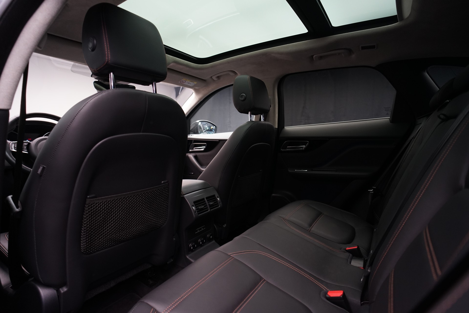 JAGUAR F-Pace 30t 2.0 Prestige AWD Automatik *CH-Fahrzeug* *Panoramadach* *Assistenzpaket-image-15