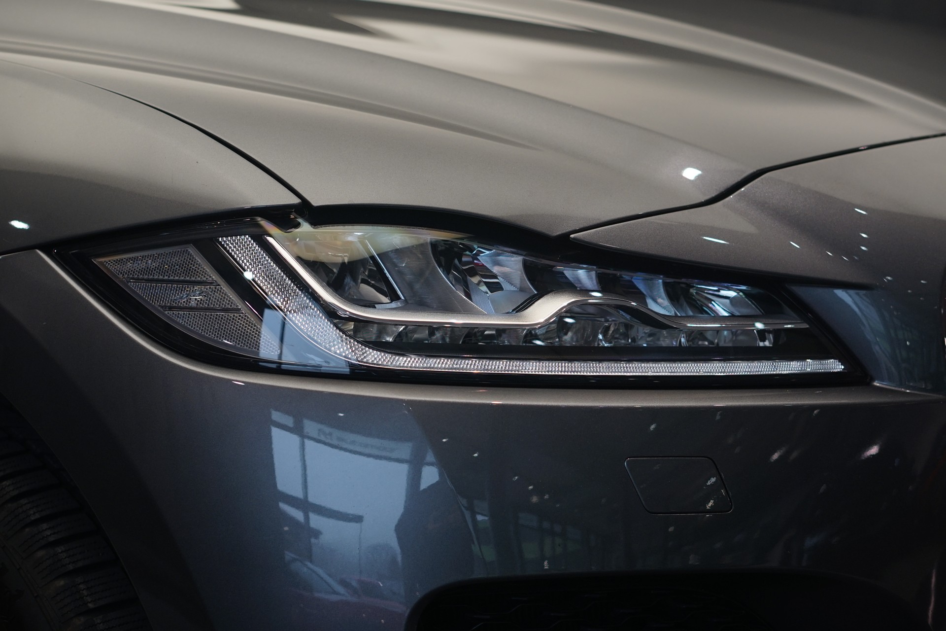 JAGUAR F-Pace 30t 2.0 Prestige AWD Automatik *CH-Fahrzeug* *Panoramadach* *Assistenzpaket-image-40