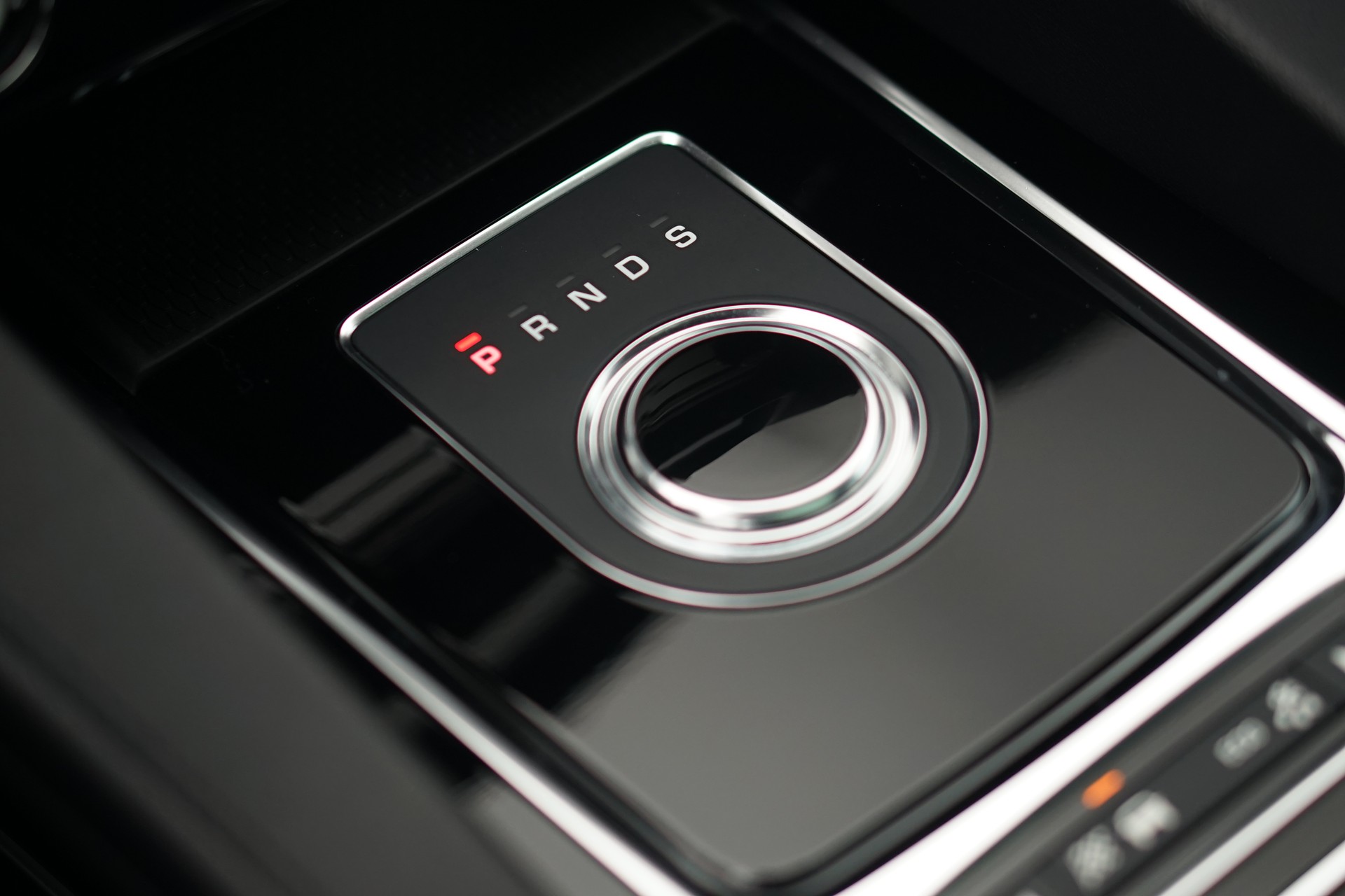 JAGUAR F-Pace 30t 2.0 Prestige AWD Automatik *CH-Fahrzeug* *Panoramadach* *Assistenzpaket-image-22