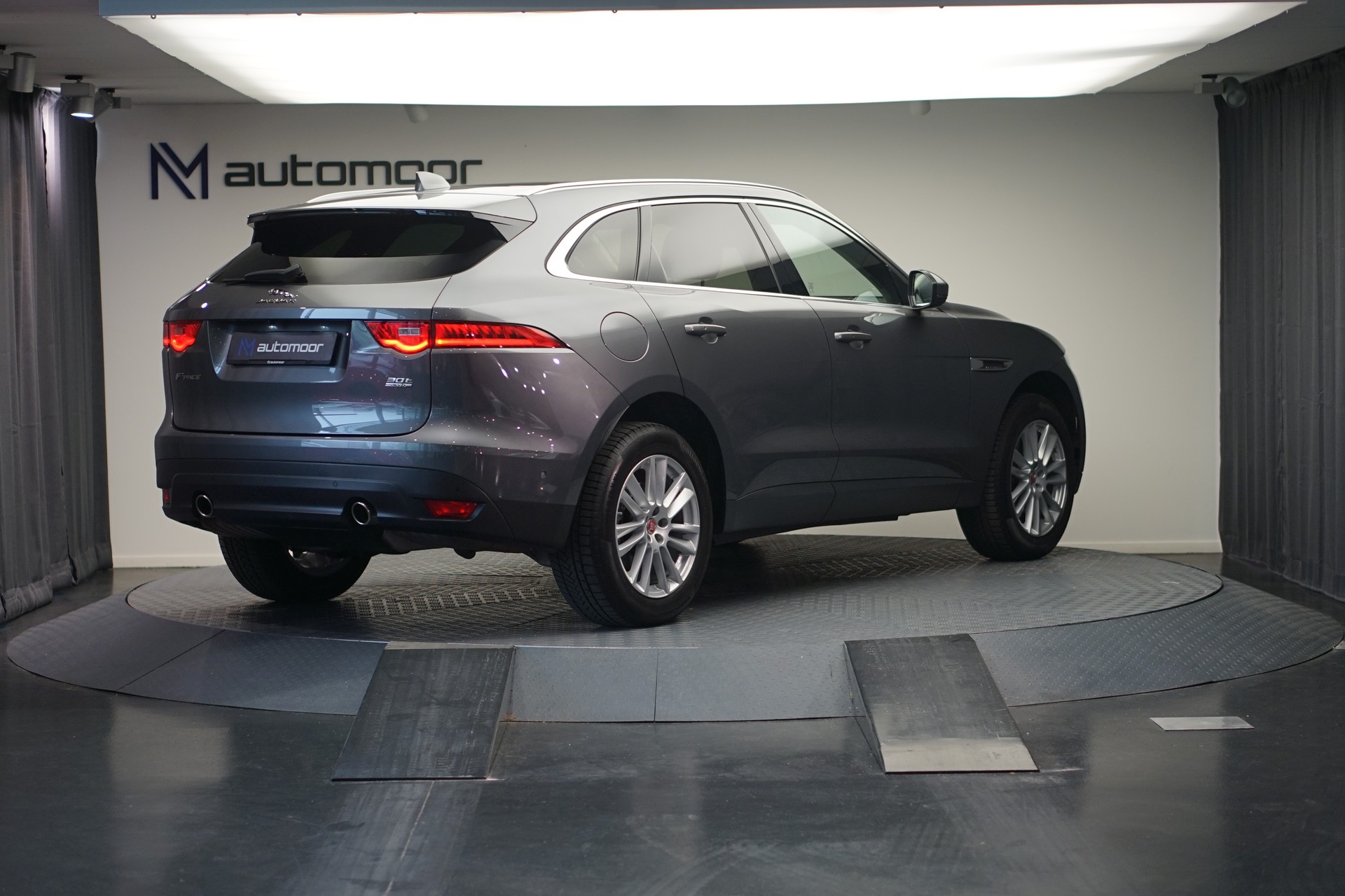 JAGUAR F-Pace 30t 2.0 Prestige AWD Automatik *CH-Fahrzeug* *Panoramadach* *Assistenzpaket-image-4