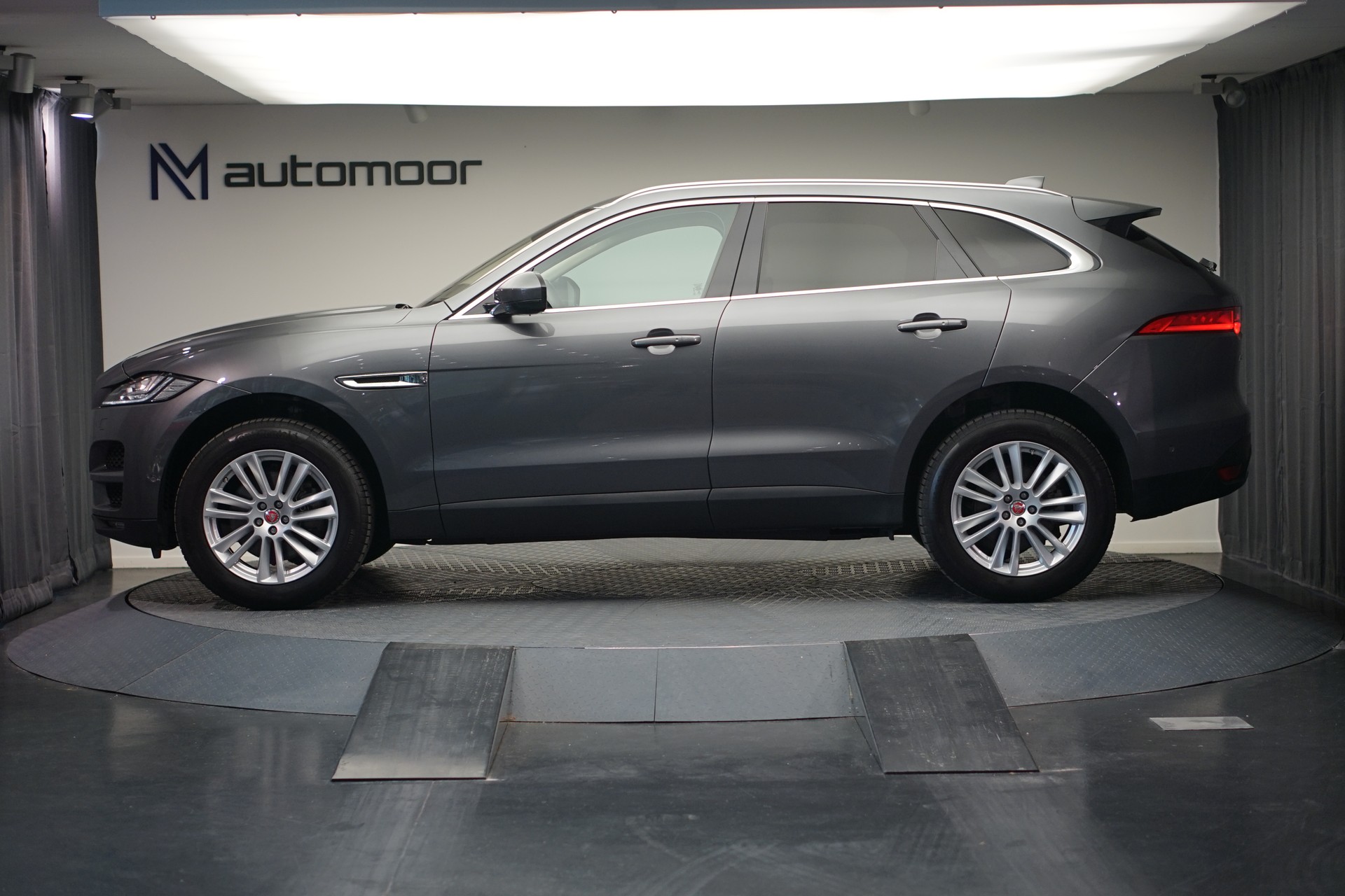 JAGUAR F-Pace 30t 2.0 Prestige AWD Automatik *CH-Fahrzeug* *Panoramadach* *Assistenzpaket-image-7