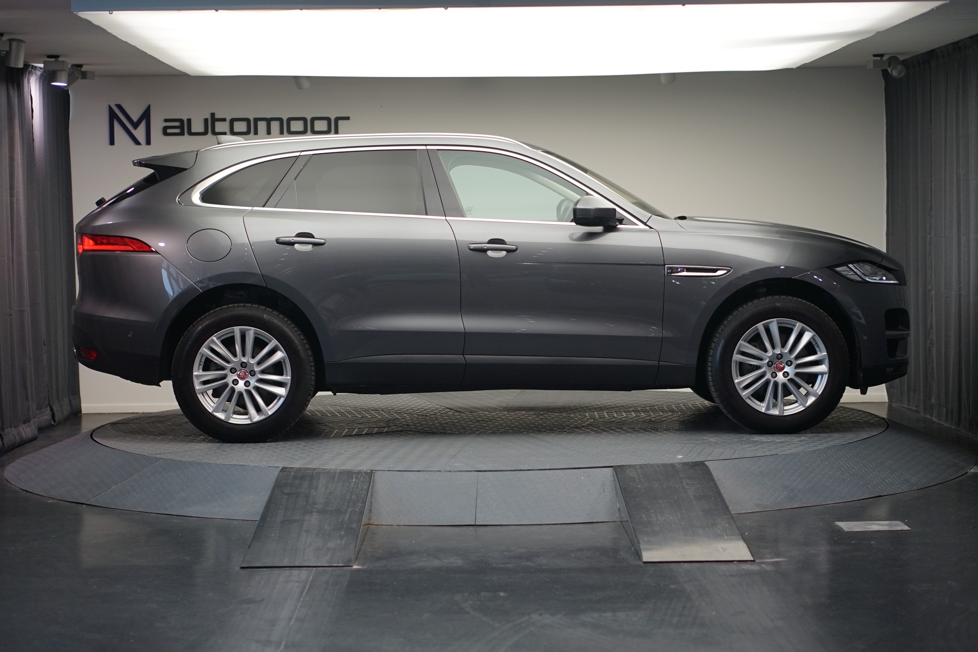 JAGUAR F-Pace 30t 2.0 Prestige AWD Automatik *CH-Fahrzeug* *Panoramadach* *Assistenzpaket-showroom-element-3