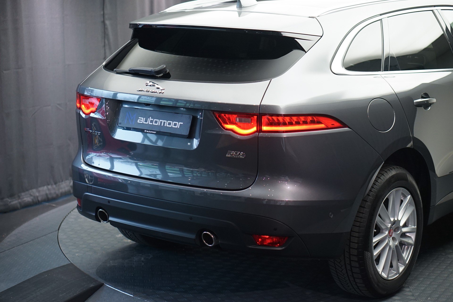 JAGUAR F-Pace 30t 2.0 Prestige AWD Automatik *CH-Fahrzeug* *Panoramadach* *Assistenzpaket-image-40