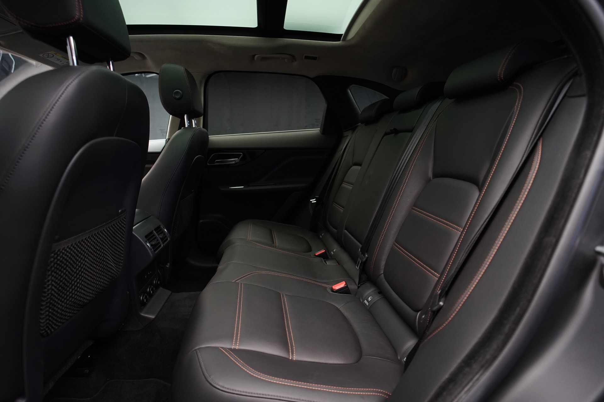 JAGUAR F-Pace 30t 2.0 Prestige AWD Automatik *CH-Fahrzeug* *Panoramadach* *Assistenzpaket-image-16