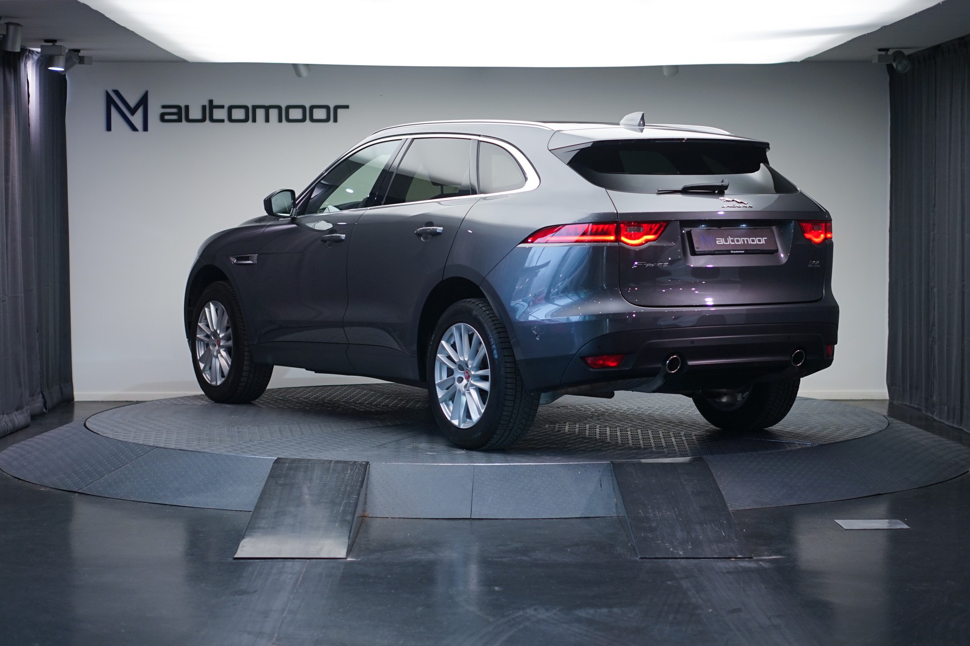 JAGUAR F-Pace 30t 2.0 Prestige AWD Automatik *CH-Fahrzeug* *Panoramadach* *Assistenzpaket-image-6