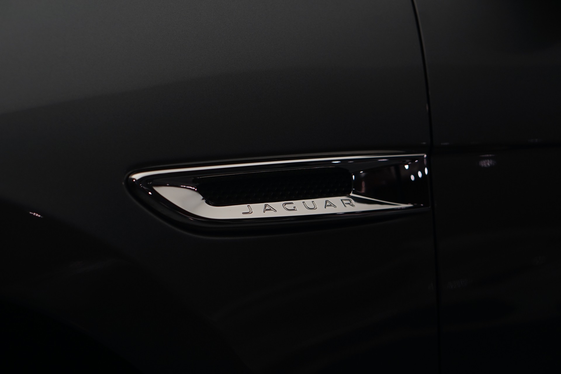 JAGUAR F-Pace 30t 2.0 Prestige AWD Automatik *CH-Fahrzeug* *Panoramadach* *Assistenzpaket-image-39
