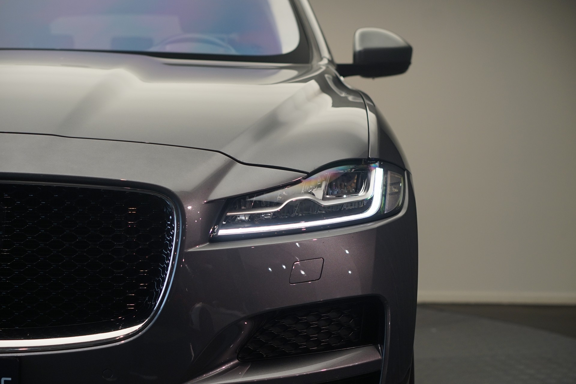 JAGUAR F-Pace 30t 2.0 Prestige AWD Automatik *CH-Fahrzeug* *Panoramadach* *Assistenzpaket-image-8