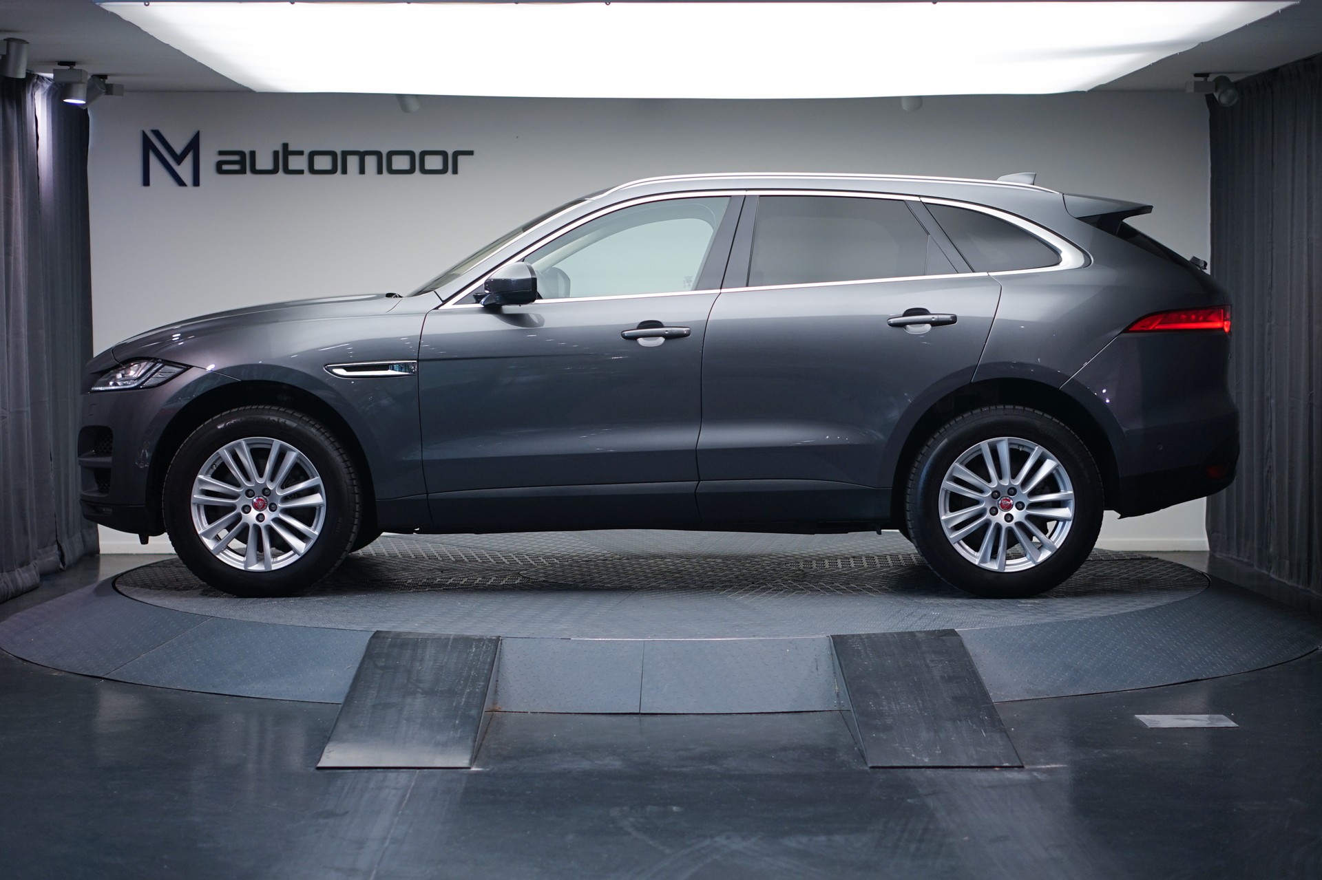 JAGUAR F-Pace 30t 2.0 Prestige AWD Automatik *CH-Fahrzeug* *Panoramadach* *Assistenzpaket-image-8