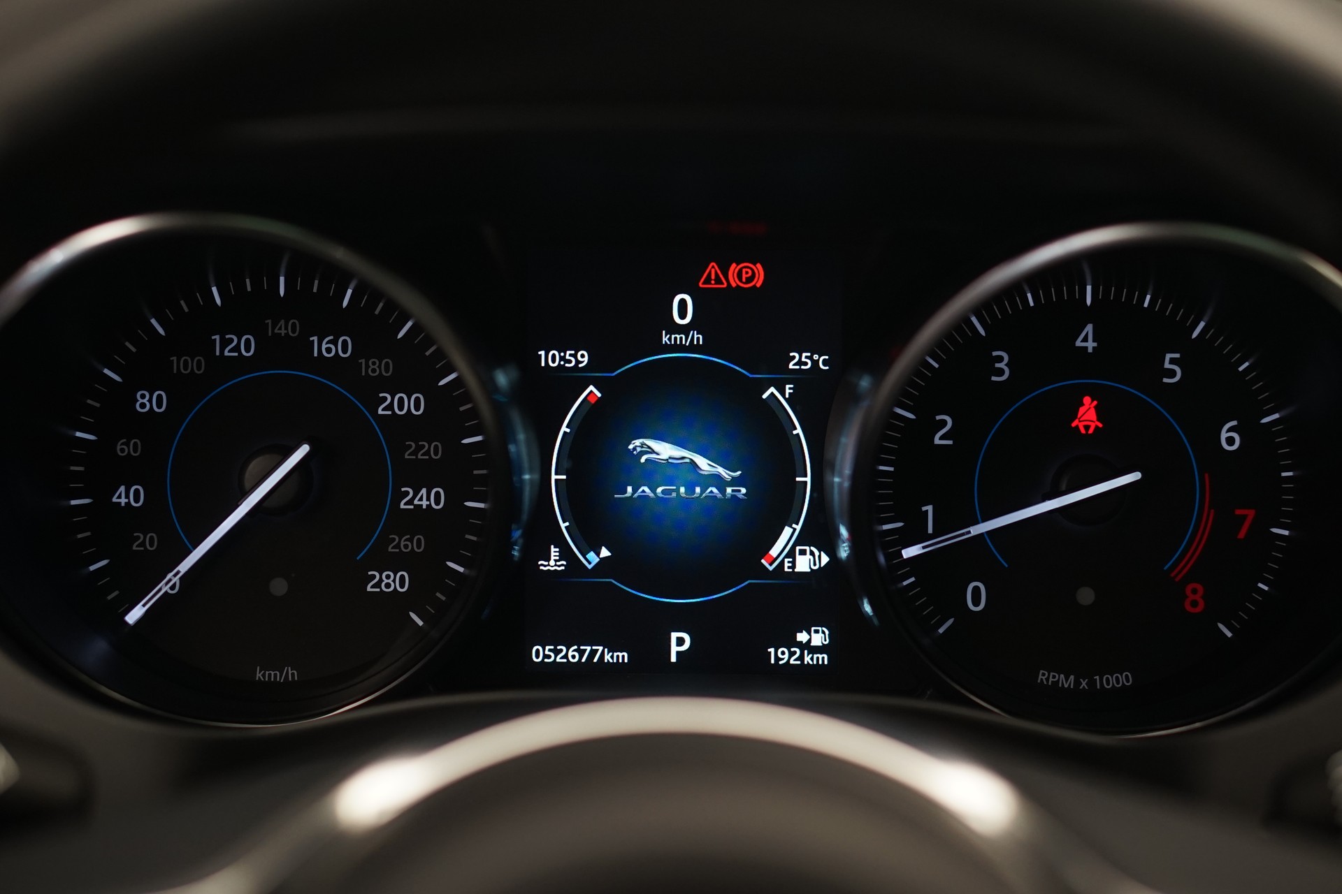 JAGUAR F-Pace 30t 2.0 Prestige AWD Automatik *CH-Fahrzeug* *Panoramadach* *Assistenzpaket-image-26