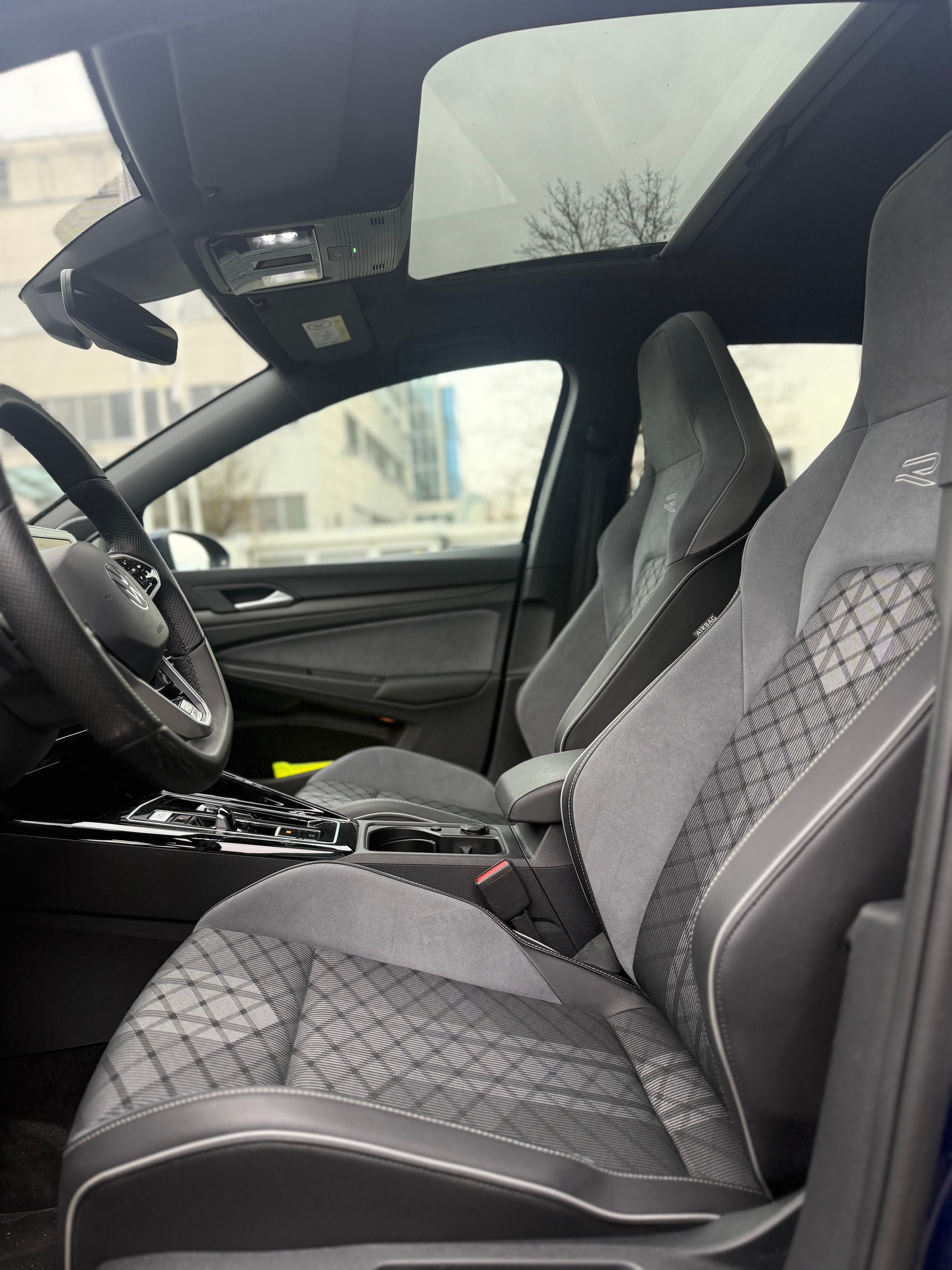 VW Golf 1.5 eTSI mHEV ACT R-Line DSG-image-10