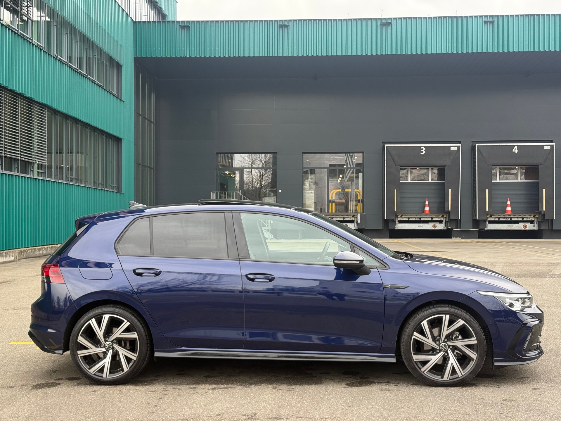 VW Golf 1.5 eTSI mHEV ACT R-Line DSG-image-5