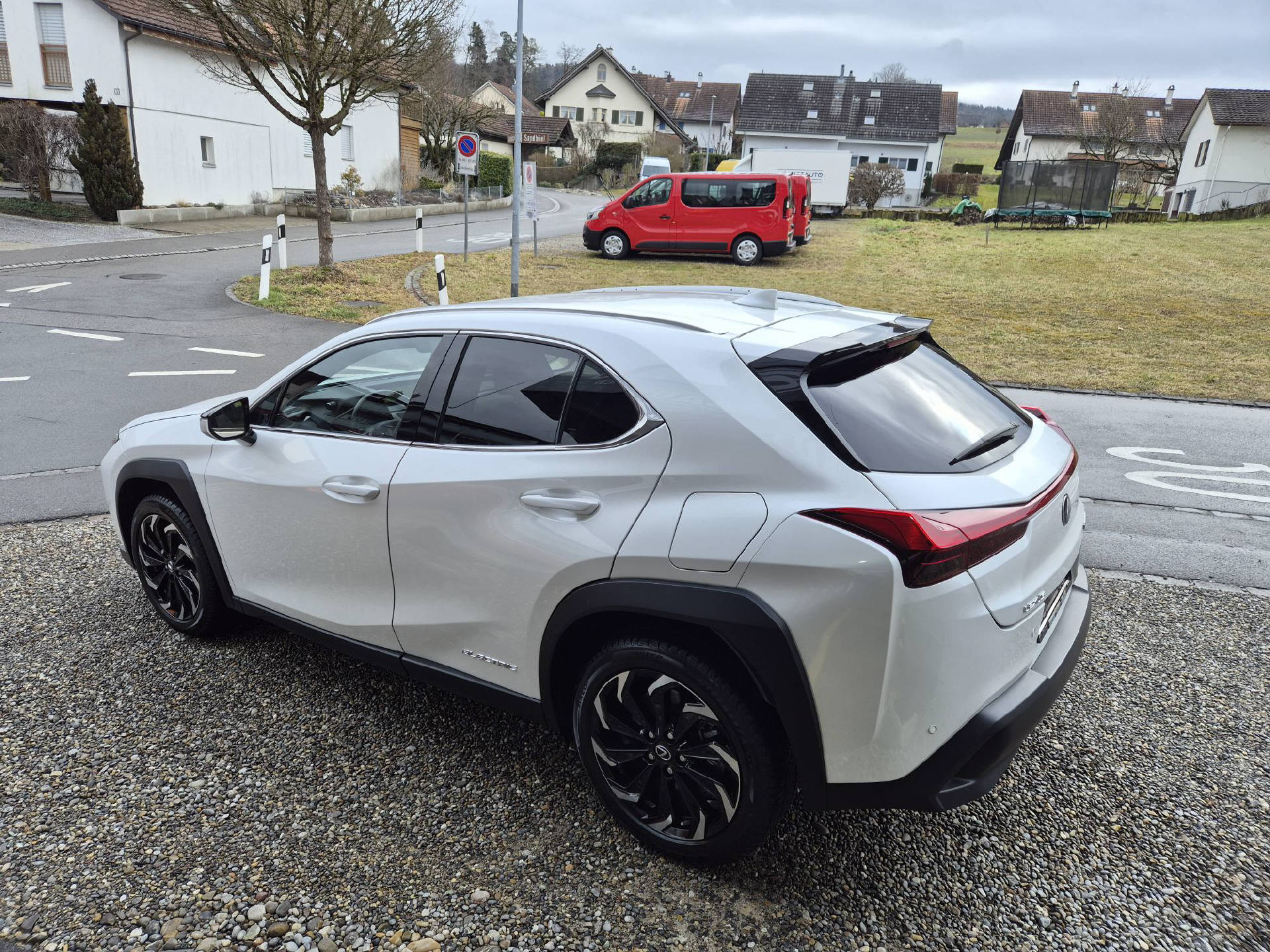LEXUS UX 300e Excellence-image-3