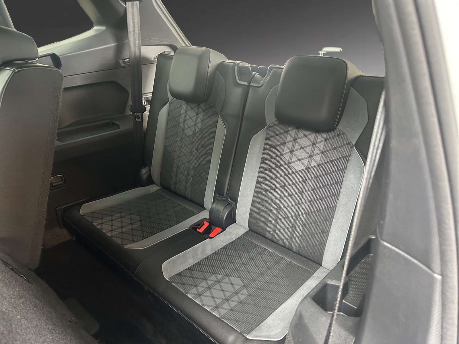 VW Tiguan Allspace 2.0TSI R-Line 4Motion DSG-image-10