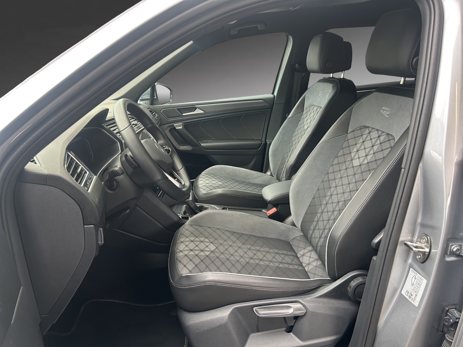 VW Tiguan Allspace 2.0TSI R-Line 4Motion DSG-image-5