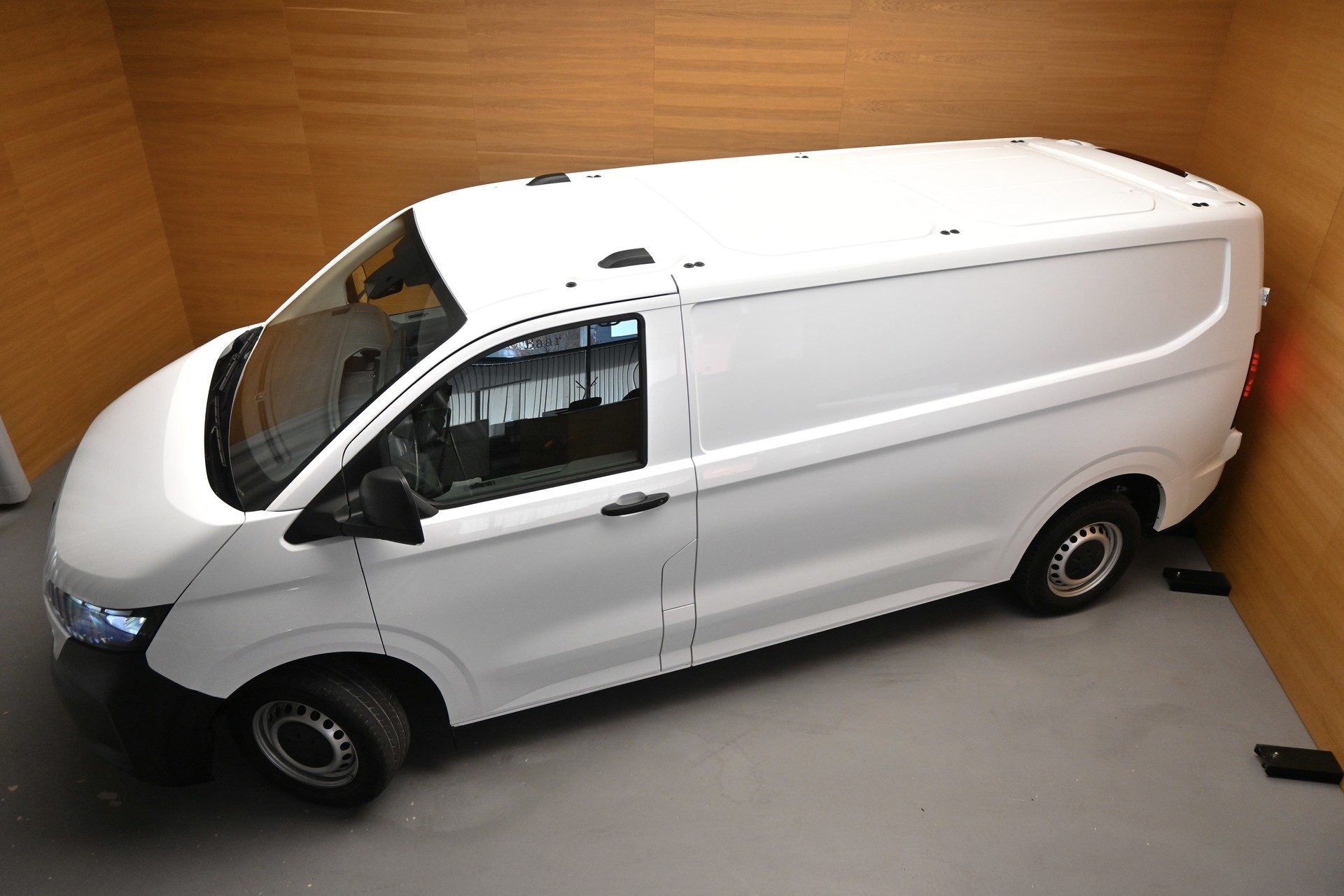 VW Transporter Kombi 2.0 TDI Lang-showroom-element-1