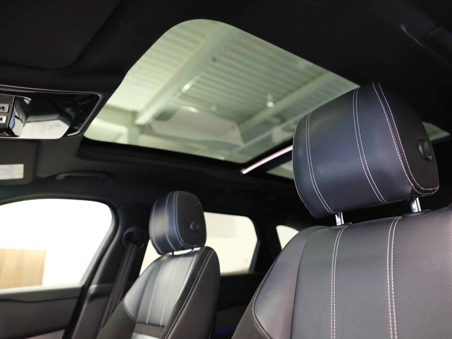 LAND ROVER Range Rover Velar P 300 Automatic *Ambientebeleuchtung* *Head-Up Display* *Panorama*-image-16