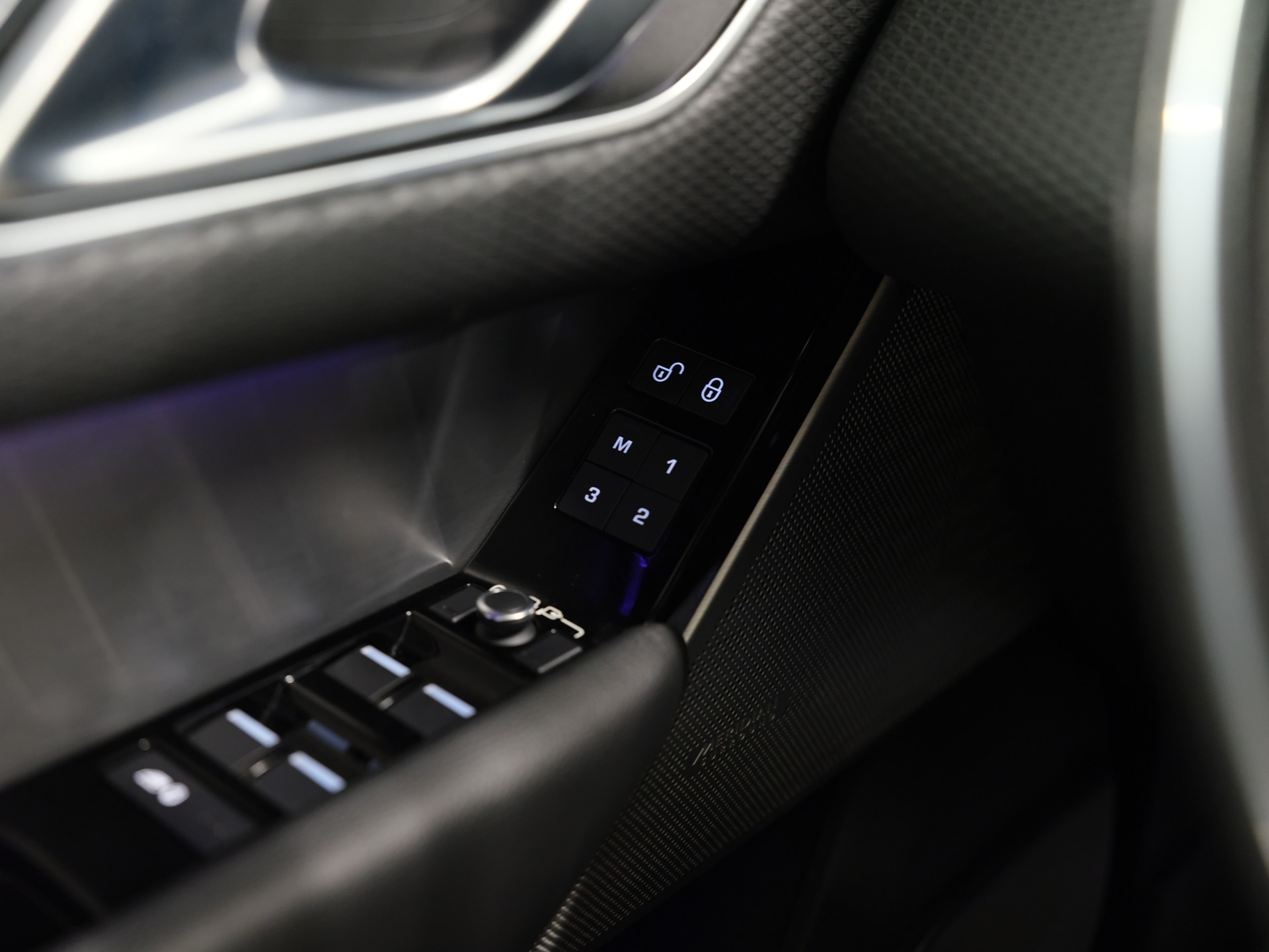 LAND ROVER Range Rover Velar P 300 Automatic *Ambientebeleuchtung* *Head-Up Display* *Panorama*-image-27