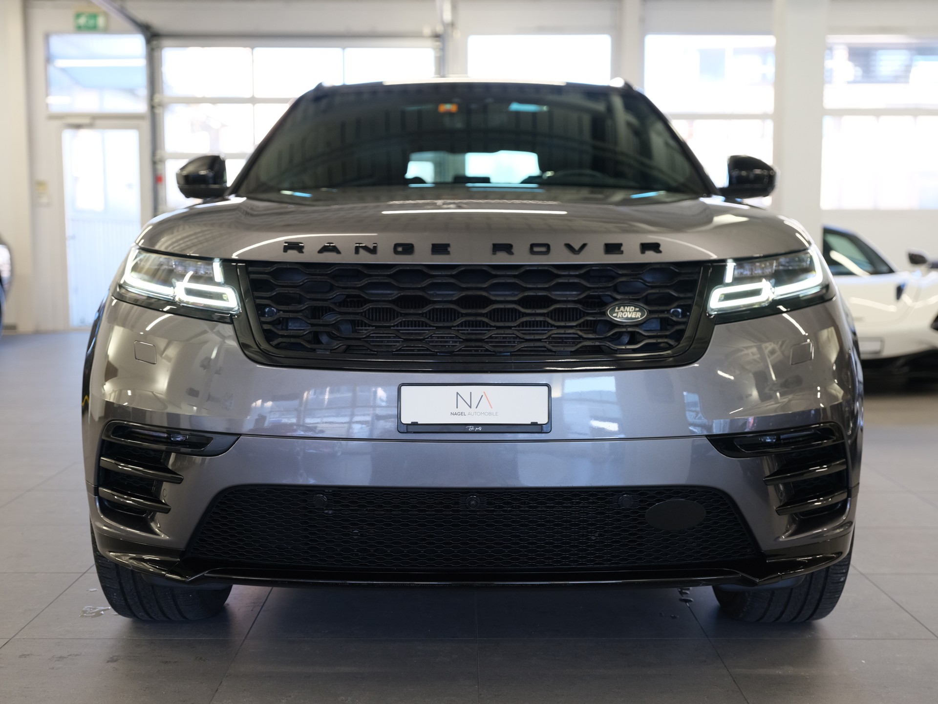 LAND ROVER Range Rover Velar P 300 Automatic *Ambientebeleuchtung* *Head-Up Display* *Panorama*-image-2